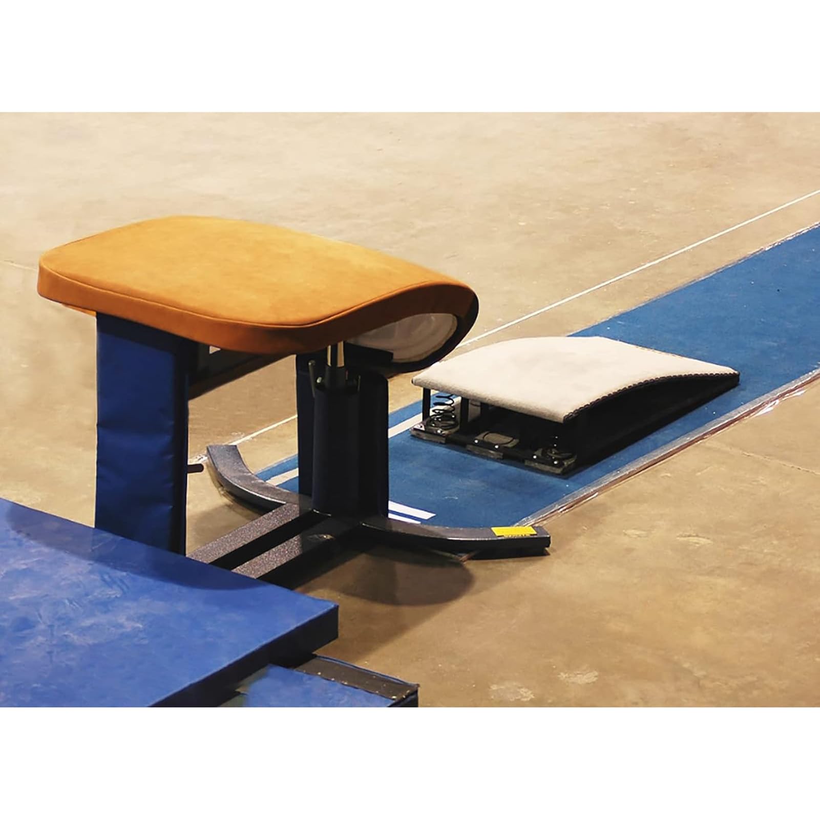 ZARBAILRE Gymnastics Springboard, Beige Padded Carpet Little Gymnast Mini Trampoline, Junior Vault Gymnastics Equipment Spring Board for Kids, Load 65kg / 140lbs