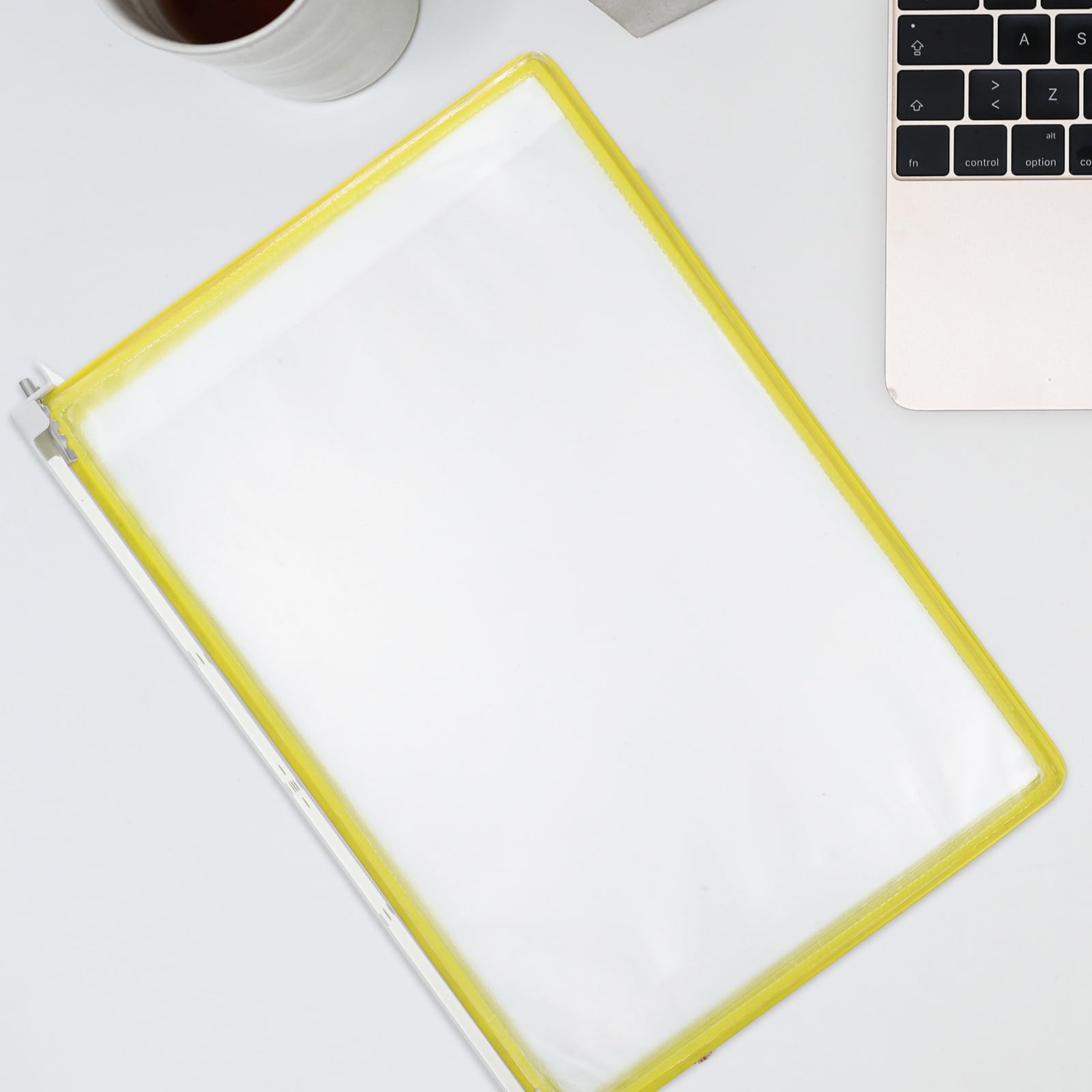 STOBAZA Portafolletos Colgante de Pared, Porta Documentos de Pared A4 de 5 Páginas, Hierro y Pvc, Amarillo, Diseño de Volteo Rápido, Fácil Instalación, para Reuniones y Sesiones
