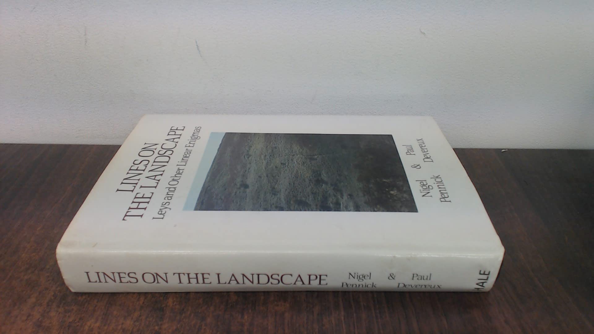 Lines on the Landscape: Ley Lines and Other Linear Enigmas: Amazon