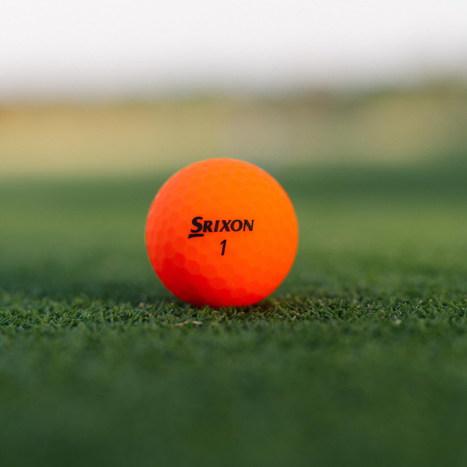 Srixon Soft Feel Brite Pelotas de Golf Alta Visibilidad Tacto Suave Distancia Larga Control Spin Naranja Rojo Verde