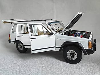 【美品】AUTOart 1/18 Jeep チェロキー 白 箱付 送料込 美品】AUTOart 1/18 Jeep チェロキー 白 箱付 送料込 - メルカリ