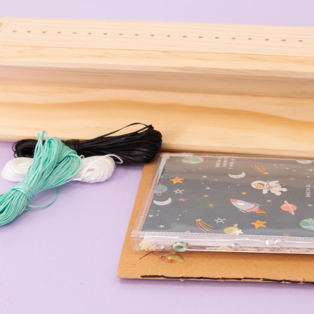 Craftelier - Kit per Rilegatura Libri, Supporto di Perforazione in Legno con Punzone, Aghi e Fili Cerati, Strumenti per Scrapbooking, Quaderni e Libri Fatti a Mano DIY