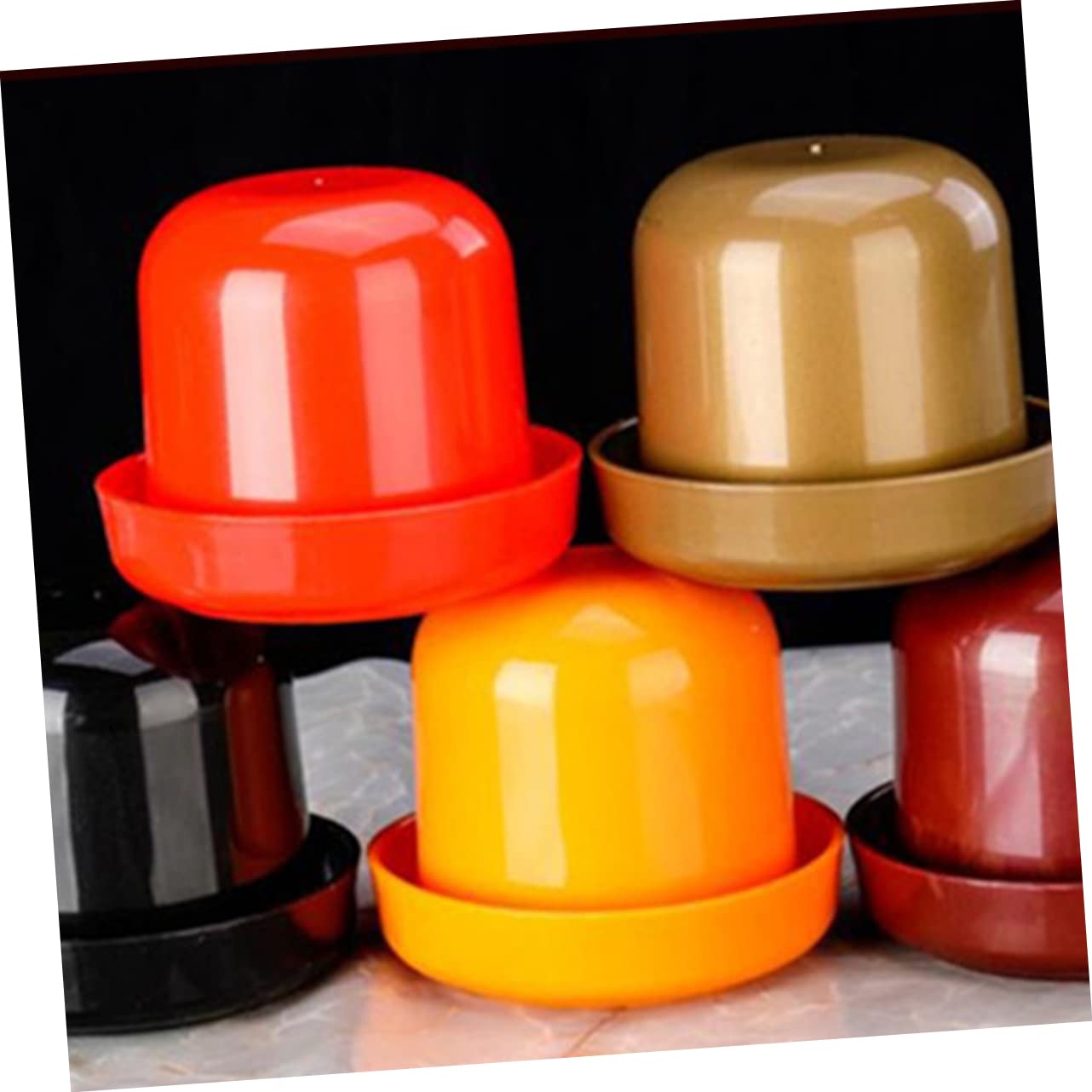 BESPORTBLE Set di 5 Tazze per Dadi Rinforzate Anti-cheating con Base, Materiale Abs Resistente, Copertura Trasparente e 5 Dadi Colorati per Gioco Ktv con Amici