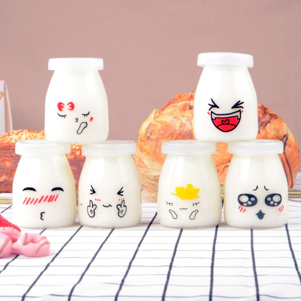 BESTYASH 10pcs Pots à Yaourt en Verre 100ml Motifs Visage Cartoon Adorables, Faciles à Nettoyer pour Yaourt, Pudding et Conservation Alimentaire Style Aléatoire