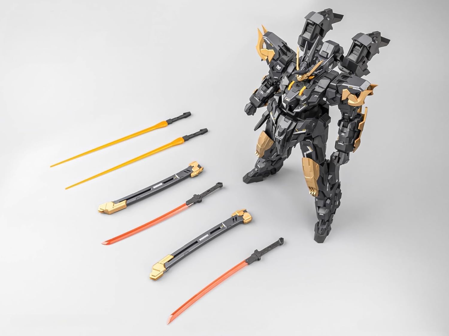 1/100 　ロボット　プラモデル　未組立　未塗装　エフェクト付属 Amazon | 橘猫工業 1/100スケール 黒閃霊 戦鴉, 機甲 ロボット モデル