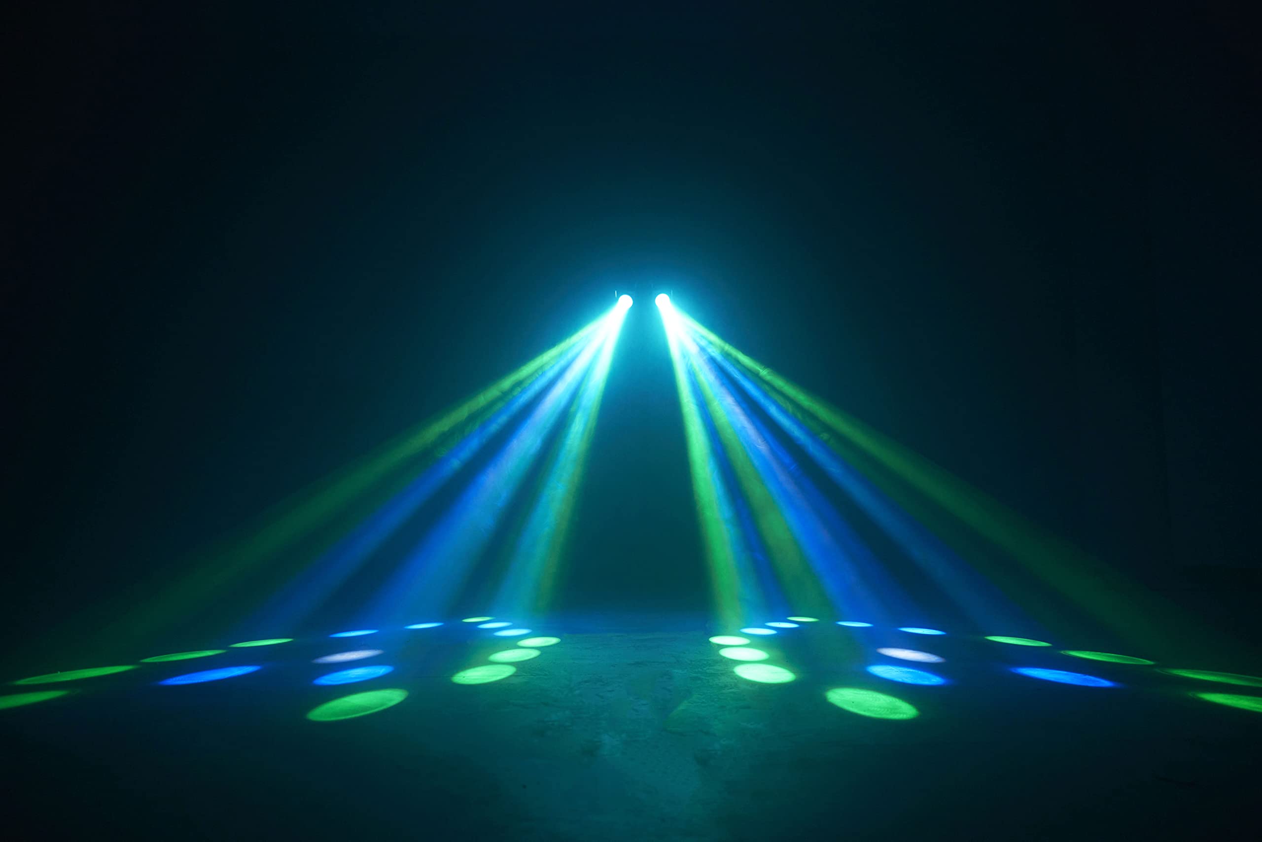 Lenco LFM-110 Dual Matrix RGB Partylicht - mit Nebelmaschine - integrierte Lichtshowprogramme - 1 Liter Fassungsvermögen für Nebelflüssigkeit - Nebel-Timer - schwarz