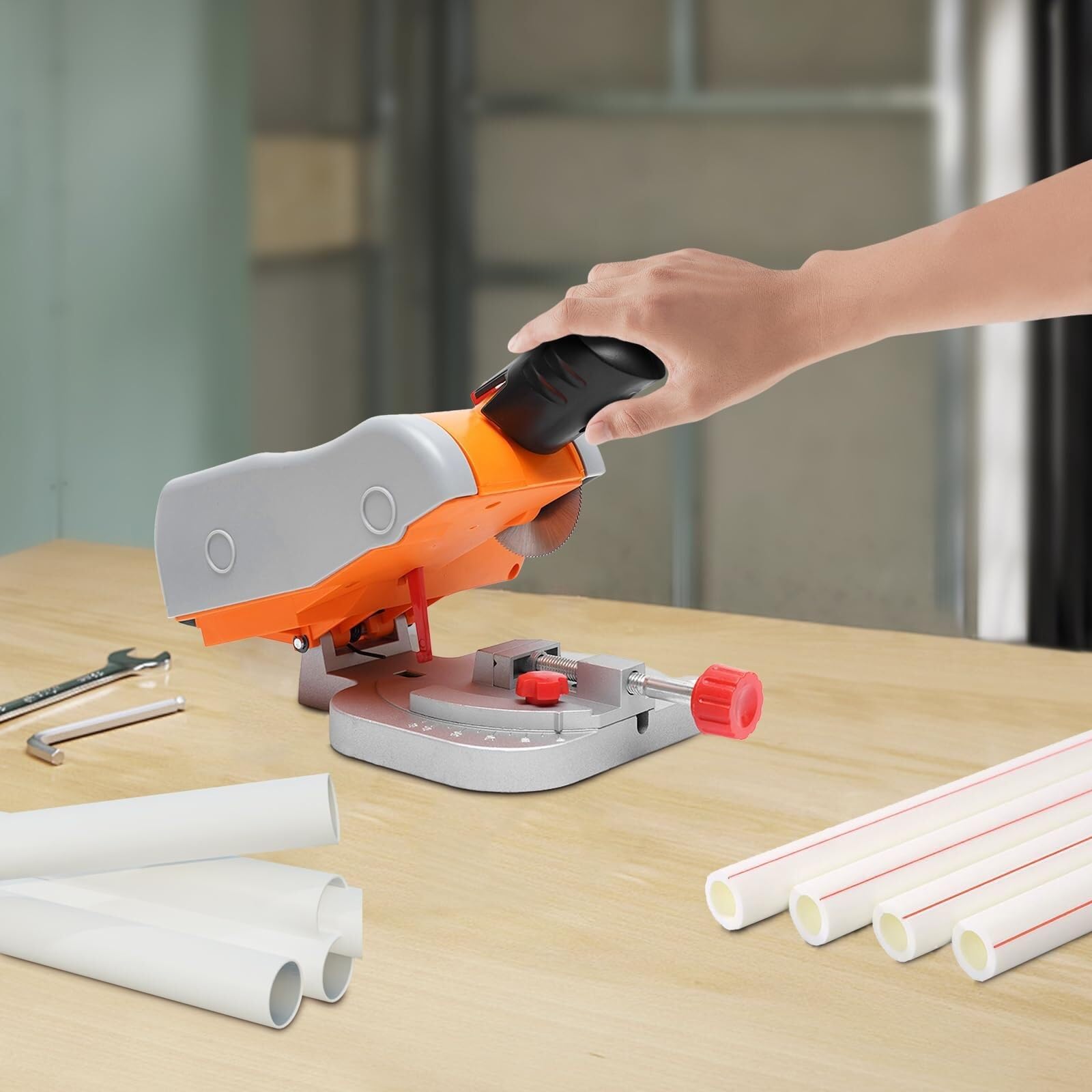 Mini troncatrice da banco, portatile, con lame in acciaio e resina, angolo regolabile massimo di 45° per un taglio preciso di legno, plastica, pietra e metalli