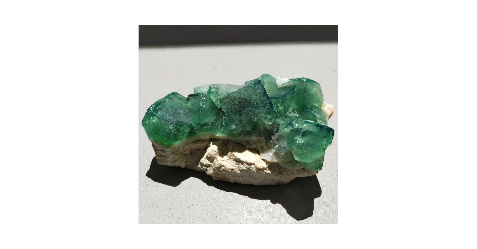 エメラルドグリーンのガラスプレート7枚 エメラルドグリーンのガラスプレート7枚 エメラルドグリーンの