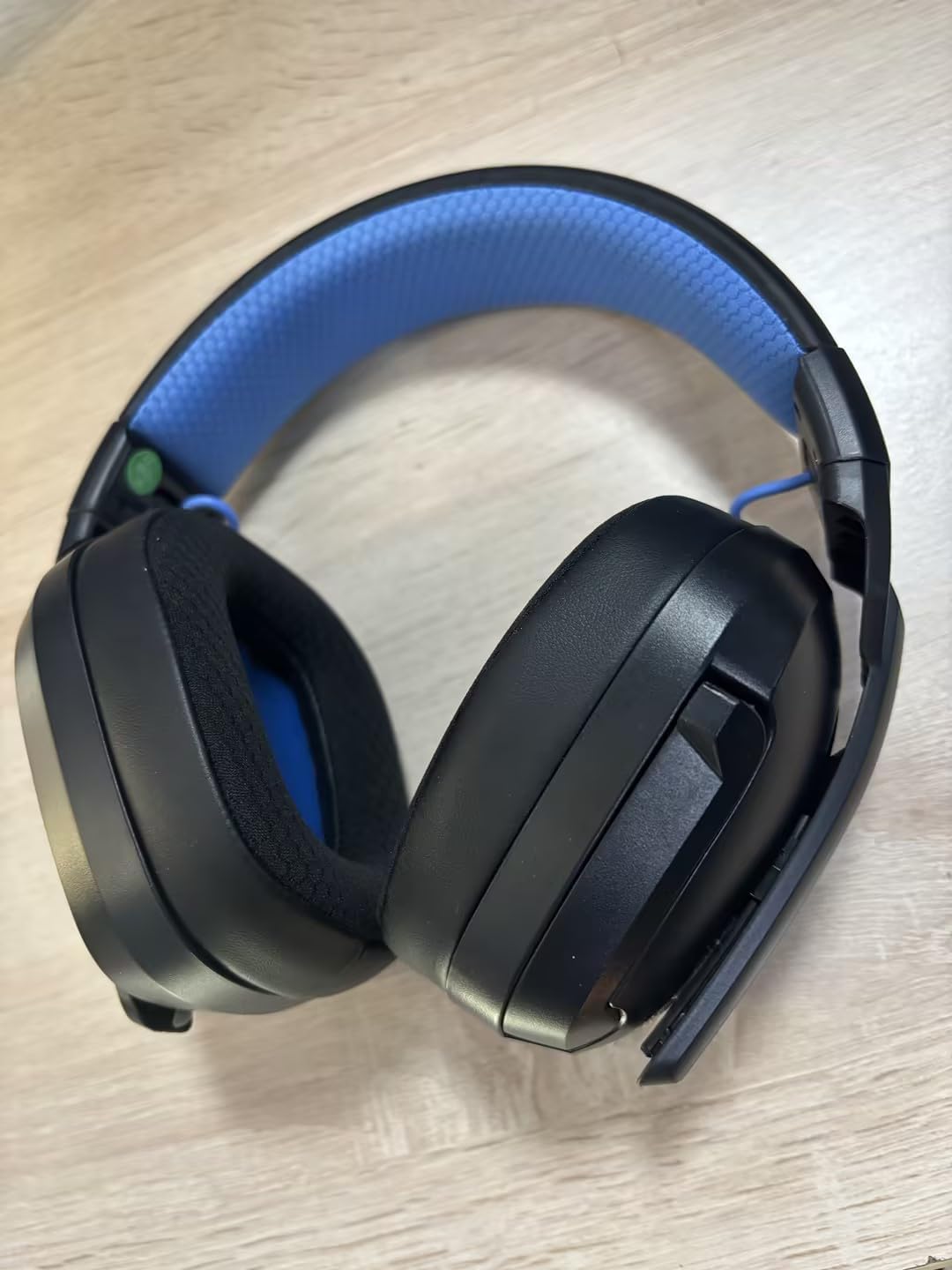 Vakedy Wireless Gaming Headset (Black/Blue) Video Games