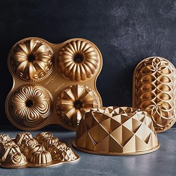 Nordic Ware Bundt Charms Pan, 3D Cast Aluminium Bundt Tin, Bundt Cake Tin with Geometric Pattern, Cake Mould Colour: Gold