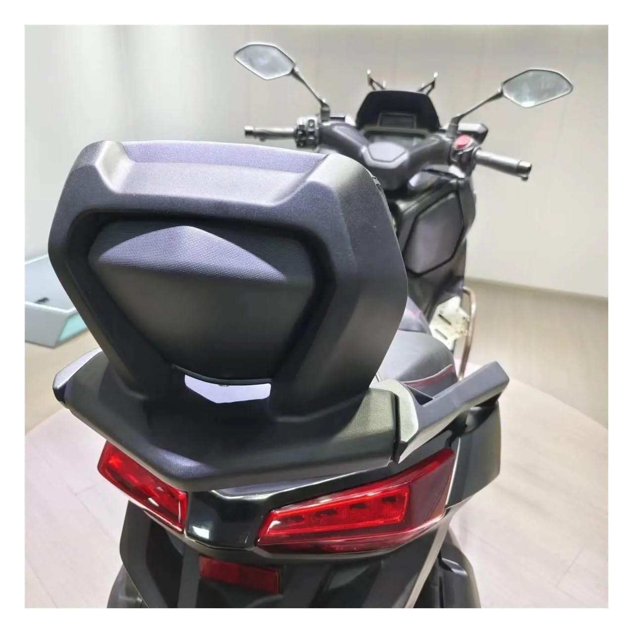Motorrad Fahrer Rückenlehne Motorrad-Ersatzteile Gepäckträger Fracht Halterung Mit Rückenlehne Für Xmax 250 300 2017-2019 Rückenlehnenkissen Rückenlehne