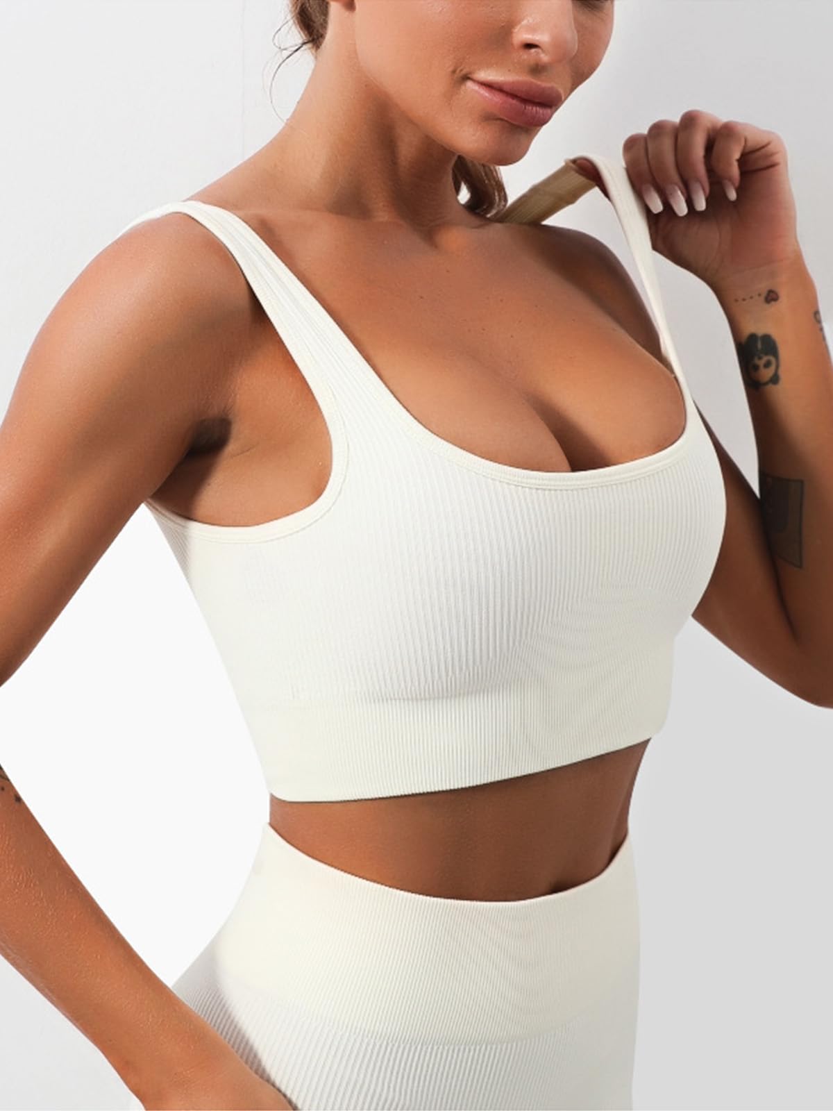 SHEKINI Ensemble de sport 2 pièces pour femme - Sans couture - Côtelé - Short taille haute - Legging avec soutien-gorge de sport - Ensemble complet pour la course à pied, le jogging, la gym, le yoga