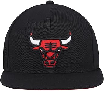 Mitchell & Ness Chicago Bulls Core Basic Snapback, Black