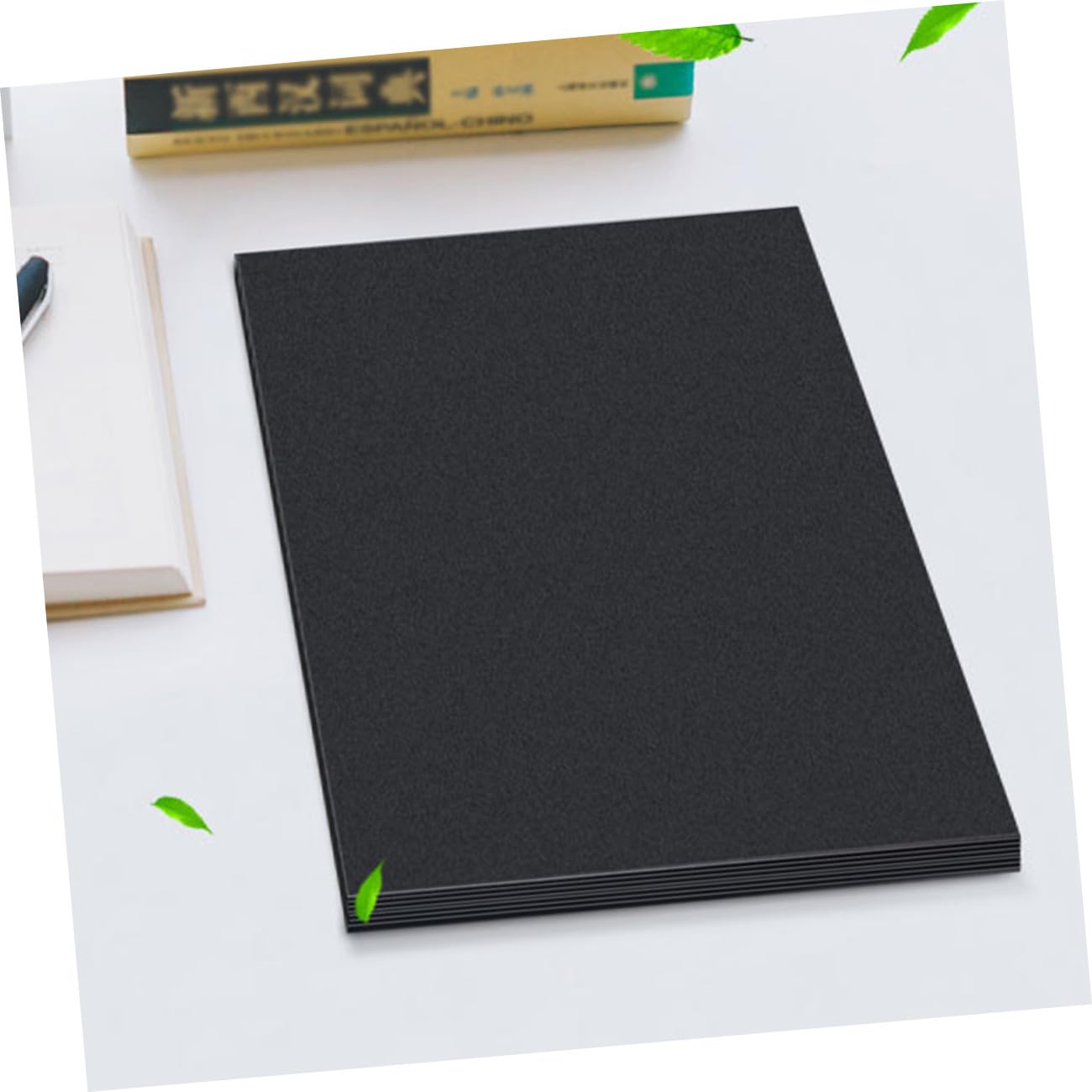 SAFIGLE 100 Stück A4 Schwarzes Verdicktes Malpapier 200gsm mit Glatter Oberfläche für Selbstgemacht Scrapbook und Verschiedene Zeichnungen