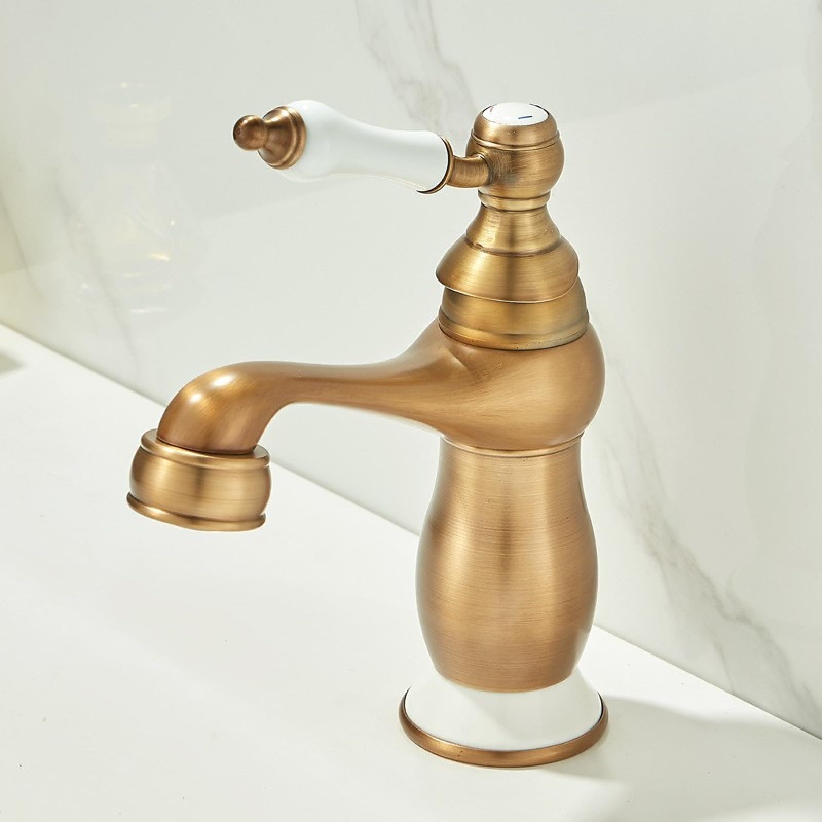 Fanjubei Antique-Style Dwarf Bathroom Copper Pull-Out Hot And Cold Basin Faucet
