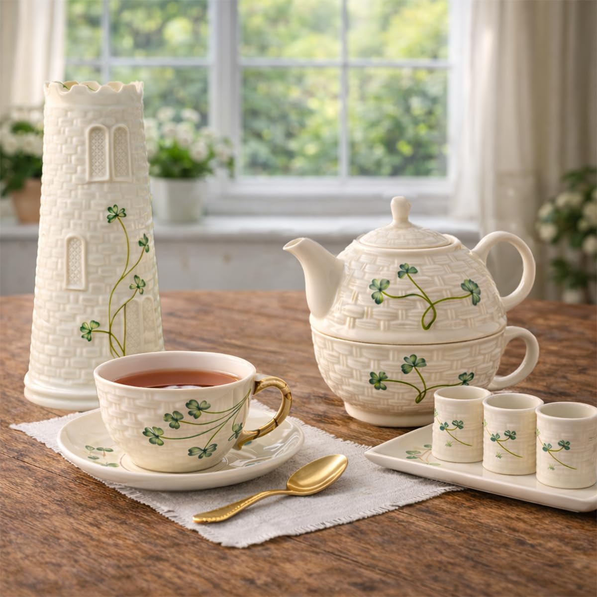 Belleek ベリーク　一点物バスケット　インチャンテドアイル Amazon.com | Belleek Classic Shamrock Tea for One Set, Handcrafted