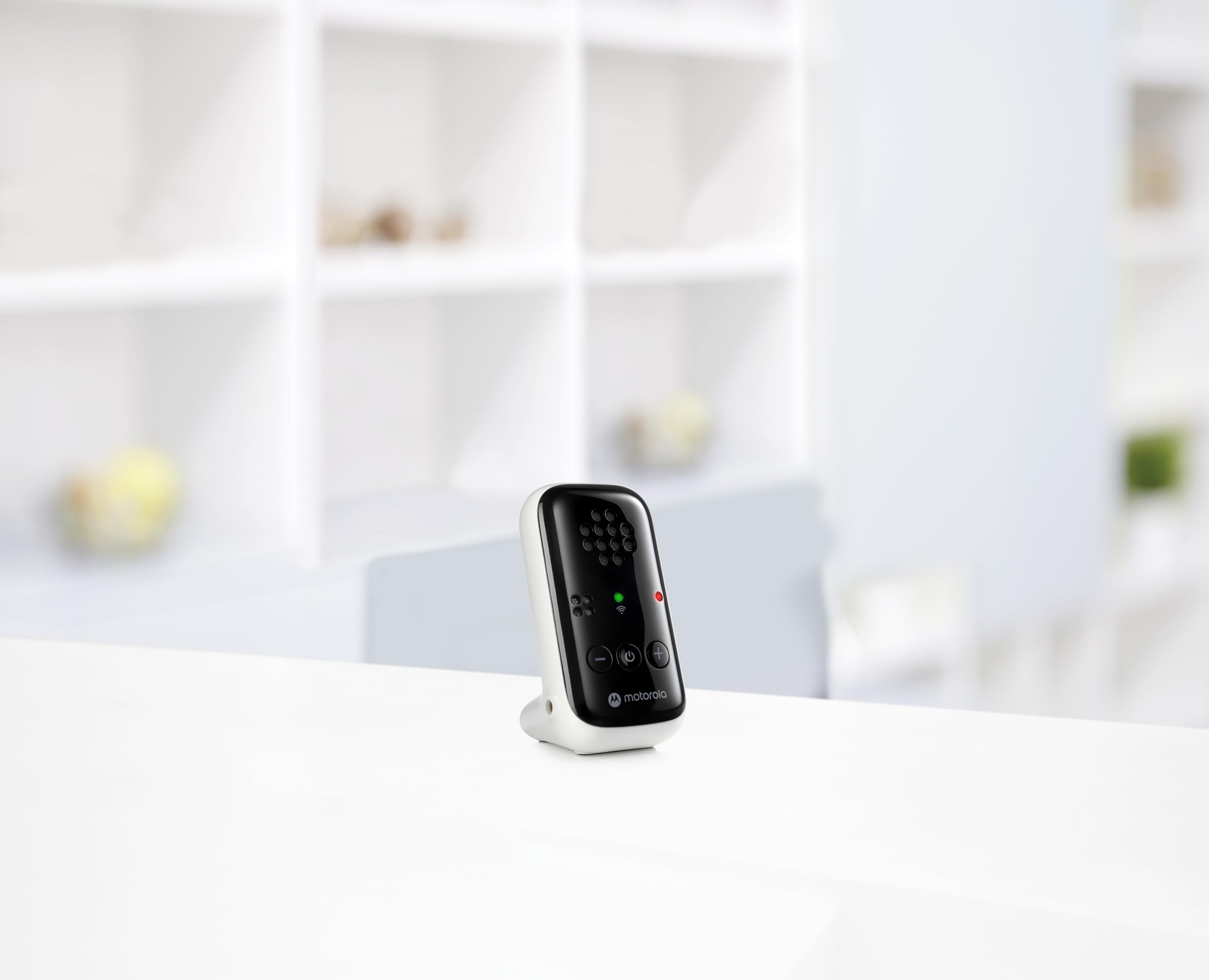 Motorola Nursery AM24 Audio Babyfoon, Tweerichtingsspraak, Hooggevoelige microfoon, LCD-scherm, DECT-technologie, Bereik tot 300 meter, Volumeregeling, Batterijalarm