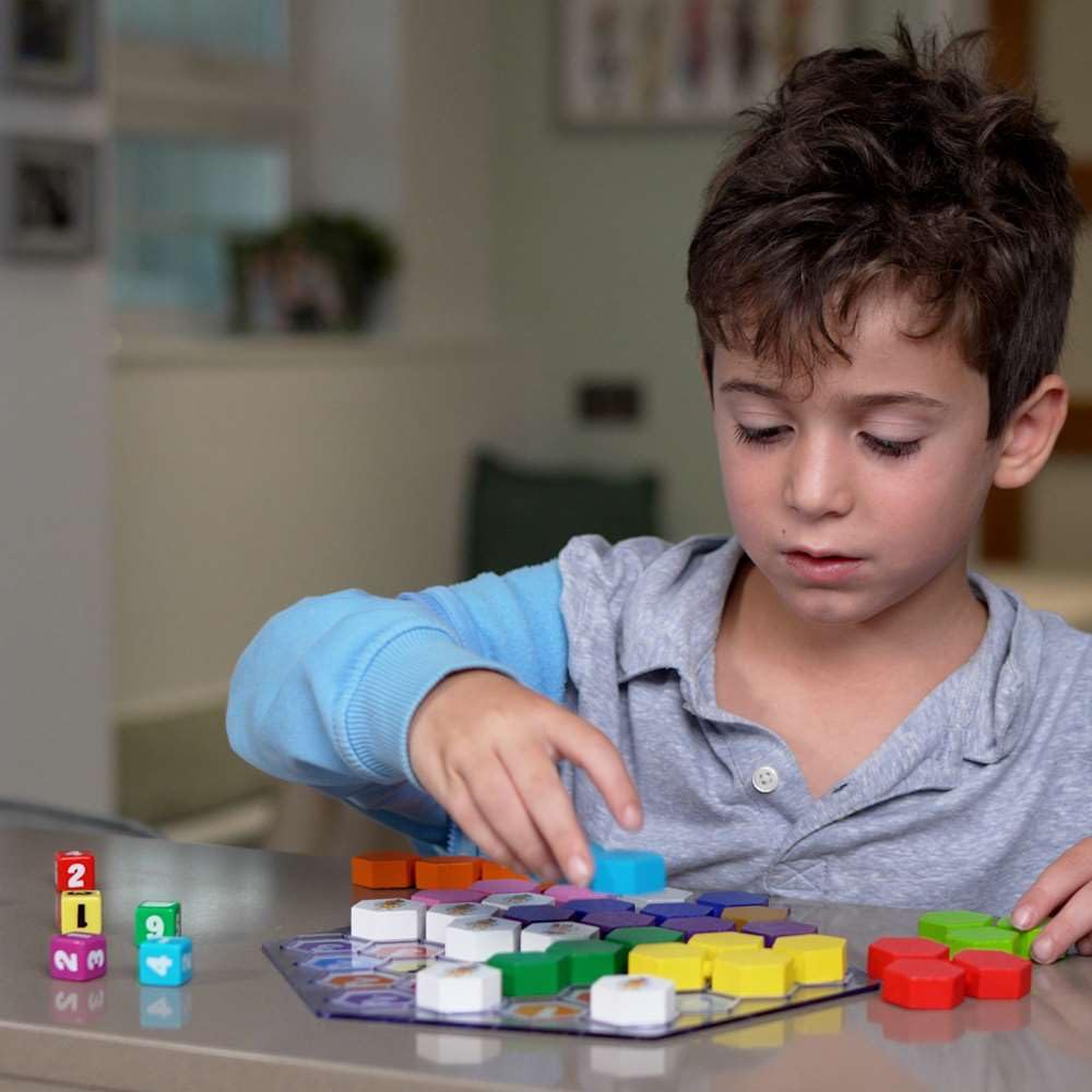 The Happy Puzzle Company Bee Genius Game - 46.656 sfide puzzle per i puzzle più giovani - Puzzle di logica STEM Risorse educative per l'apprendimento precoce - Giochi intelligenti per bambini e