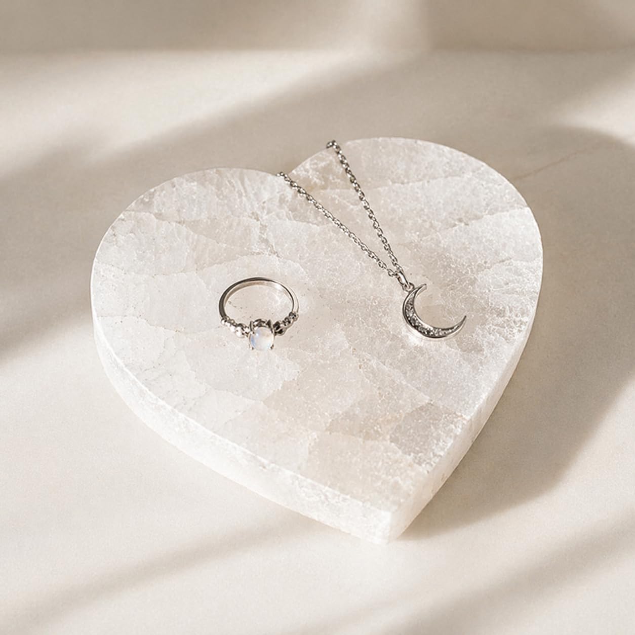 NKlaus Piastra di selenite a forma di cuore, 10 x 9 cm, realizzata a mano, ideale per meditazione e decorazione spirituale, perfetta per pietre curative e gioielli, pulizia energetica 16460