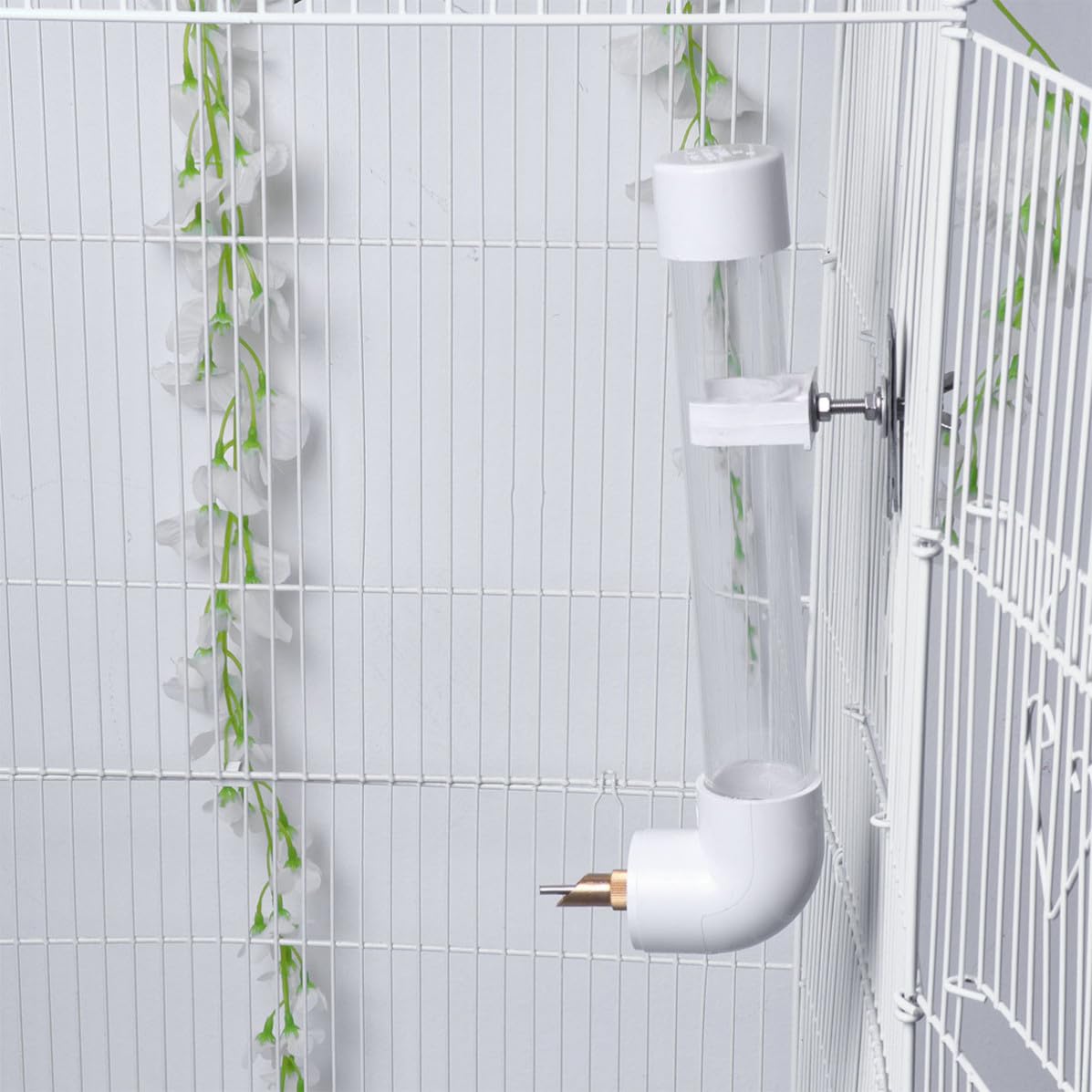 Automatischer Wasserspender aus Kunststoff Sauber mit Großem Fassungsvermögen zum Befestigen an Käfigen oder Wänden und Zufälliger Stil für Große und Mittelgroßen Papageien