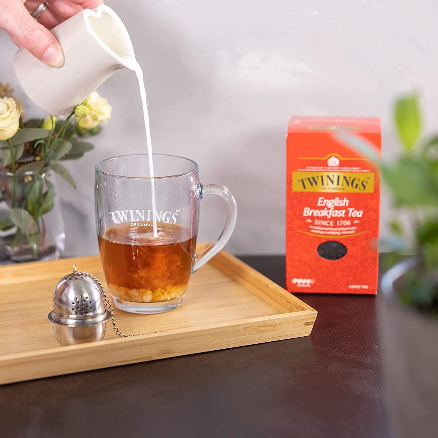 Twinings, English Breakfast Tea Sfuso, Classica Miscela di Tè Neri Selezionati, Gusto Deciso e Corposo, Infusi e Tisane, 8 Confezioni Convenienza da 100g (800g totali)