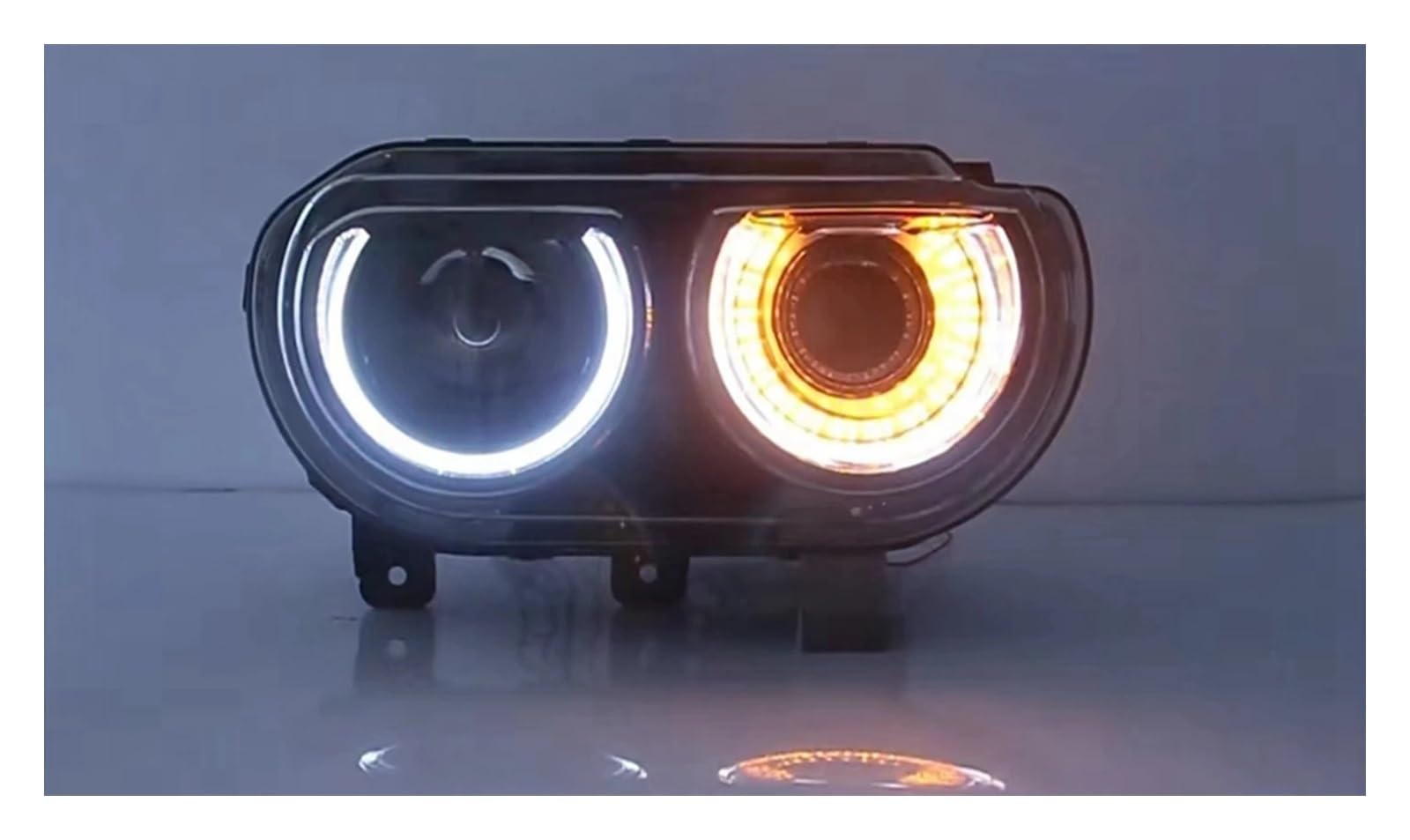 Coppia di fari Anteriori per Dodge Challenger 2008-2014, luci diurne a LED con indicatori di direzione, Doppio Fascio e Lente Colorata.