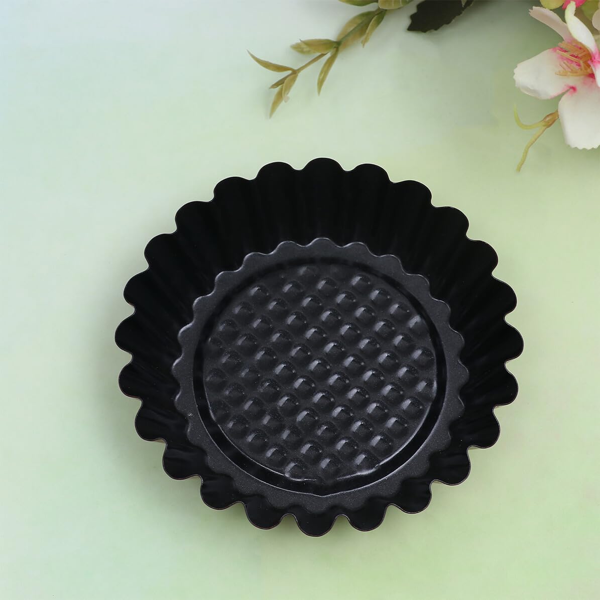 12 pièces Moule à Pâtisserie Non Adhérent Acier à Haute Teneur Moules à Tartelettes en Forme de Fleur Résistant et Facile à Démouler pour Pâtisserie Maison Rouge et Noir