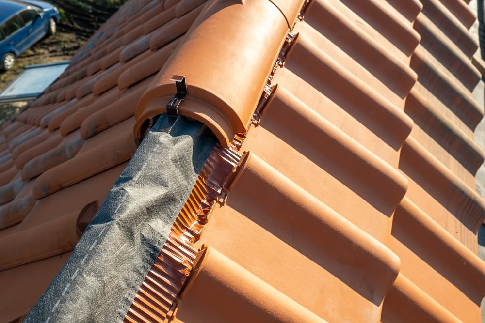 EINSIDE Belüftete Firstrolle, 5 Meter Rolle Firstrolle Dachfirst aus Aluminium und Polypropylen zur Belüftung des Dachs, Ziegelrot