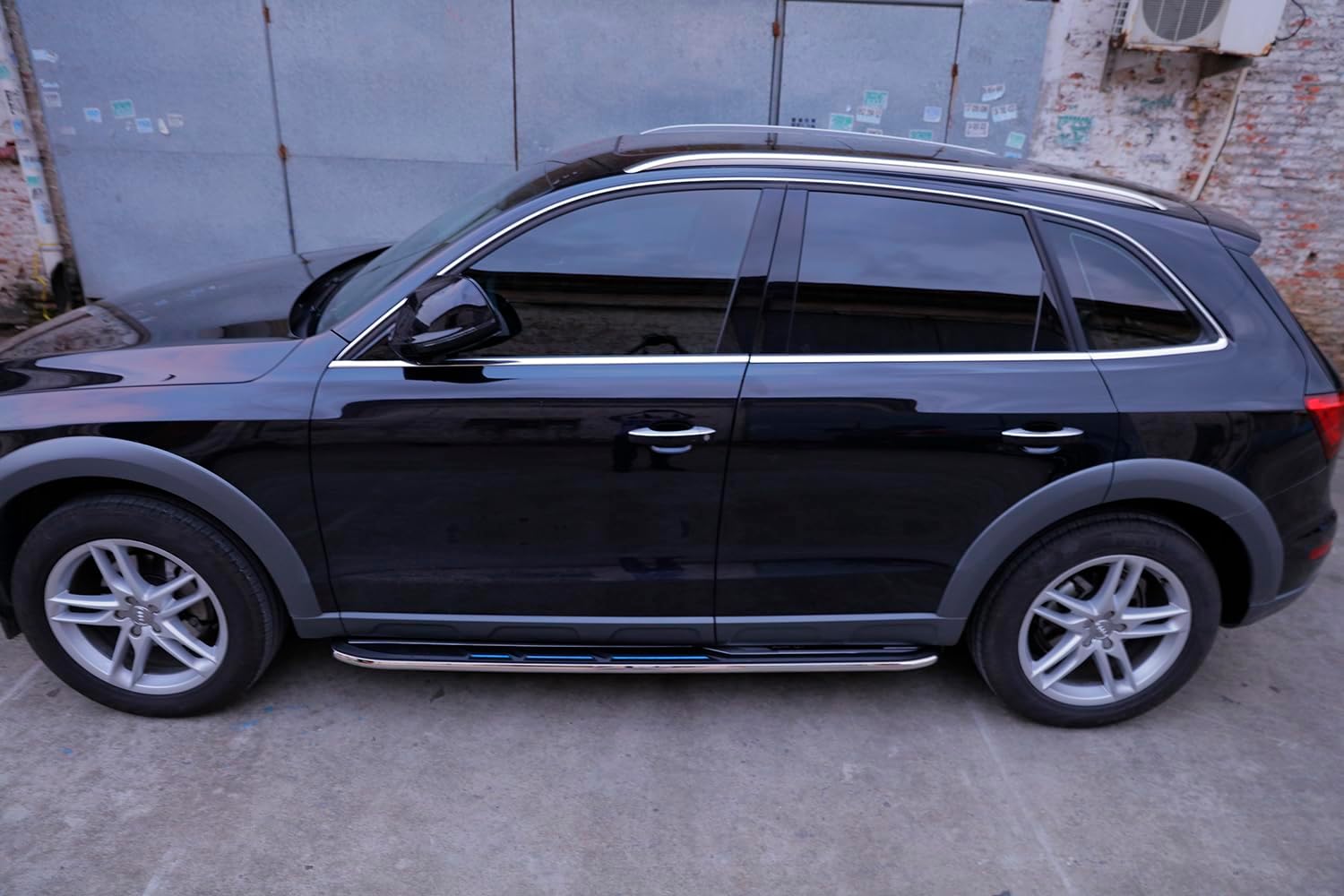2Pcs LED Running Boards for Hyundai Venue 2019-2025 - Durable Aluminum Side Steps with Dynamic Light Effects and Cool Visual Design - Weather-Resistant Construction