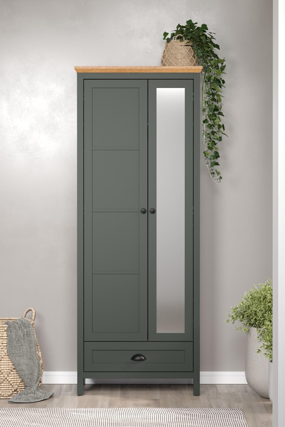 trendteam smart living - Stanton - Garderobenschrank - Tannengrün/Evoke Eiche - Flurschrank mit auziehbarer Kleiderstange - (BxHxT) 77 x 198 x 39 cm - Landhausstil