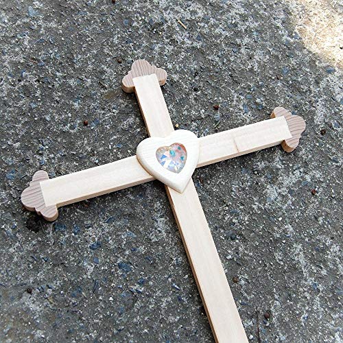 Cruz de madera cristiana para crear un altar de oración en casa con diseño elegante 3