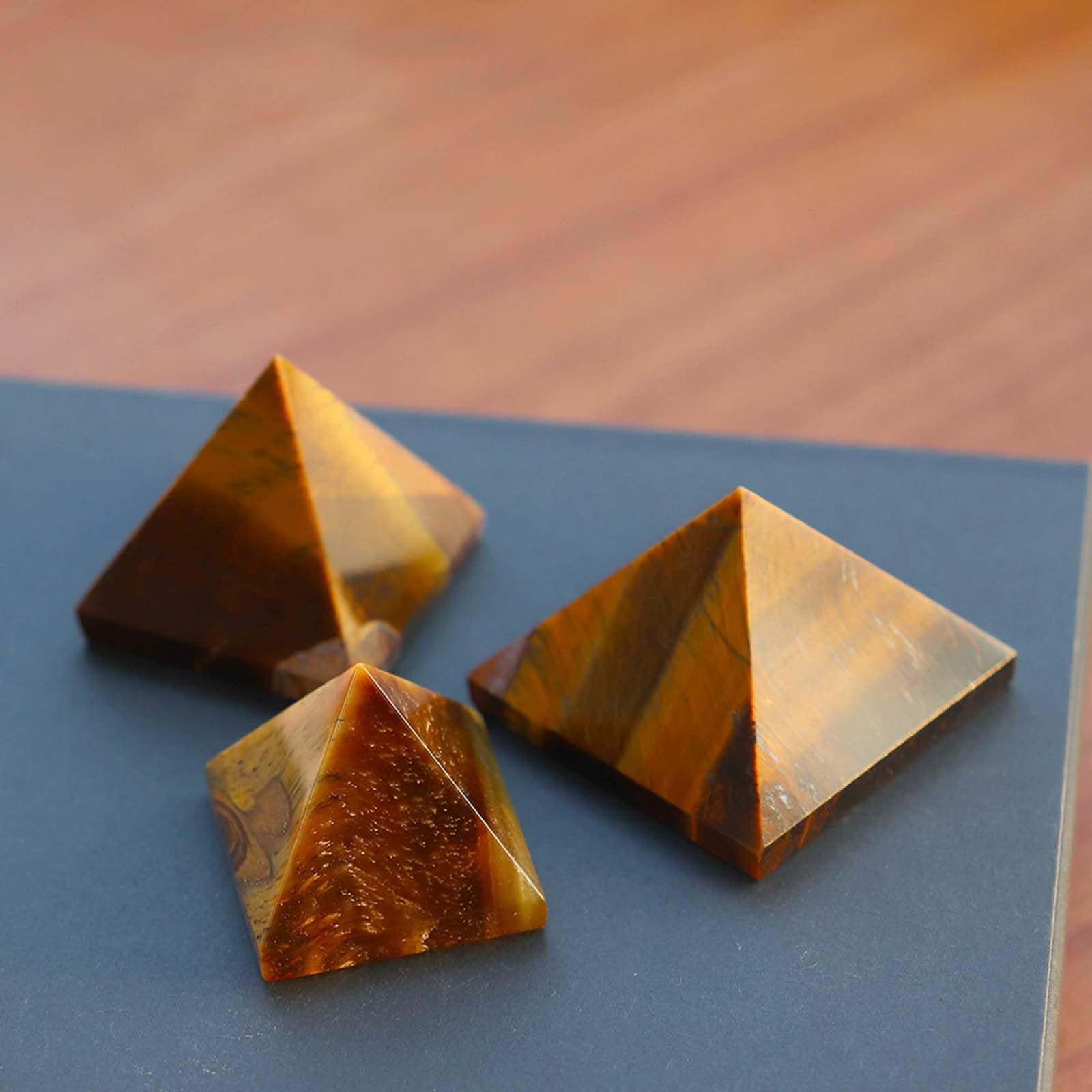 Gelber Tigerauge-Pyramidenkristall zur Meditation