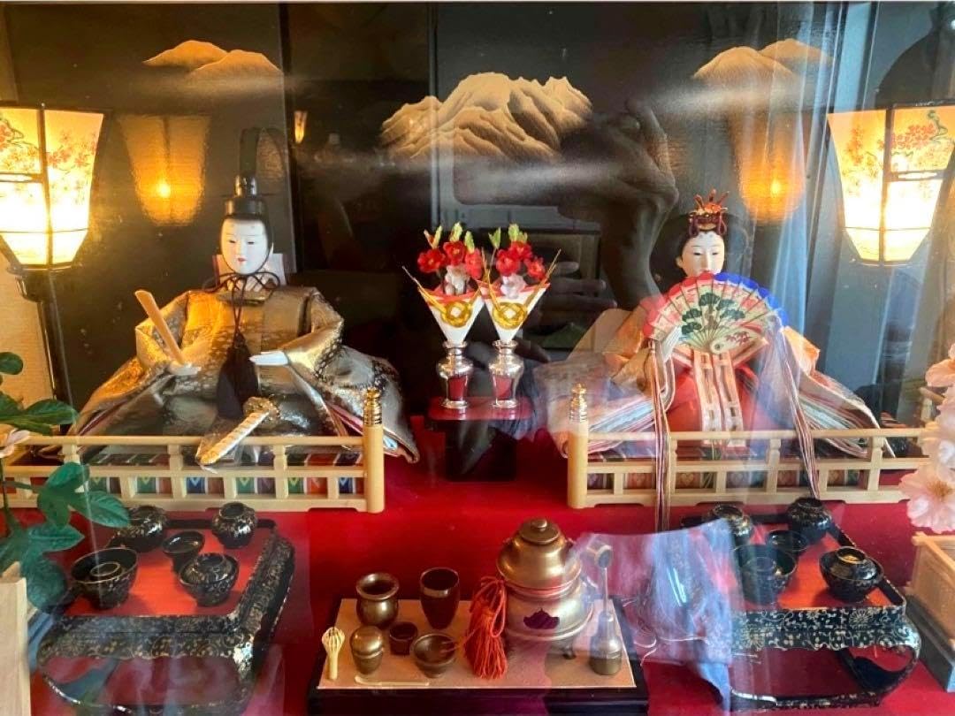 美品★親王飾★しあわせ雛★オルゴール付き　ひな人形　宝山作　ガラスケース飾り 親王飾しあわせ雛オルゴール付き ひな人形 宝山作 ガラスケース