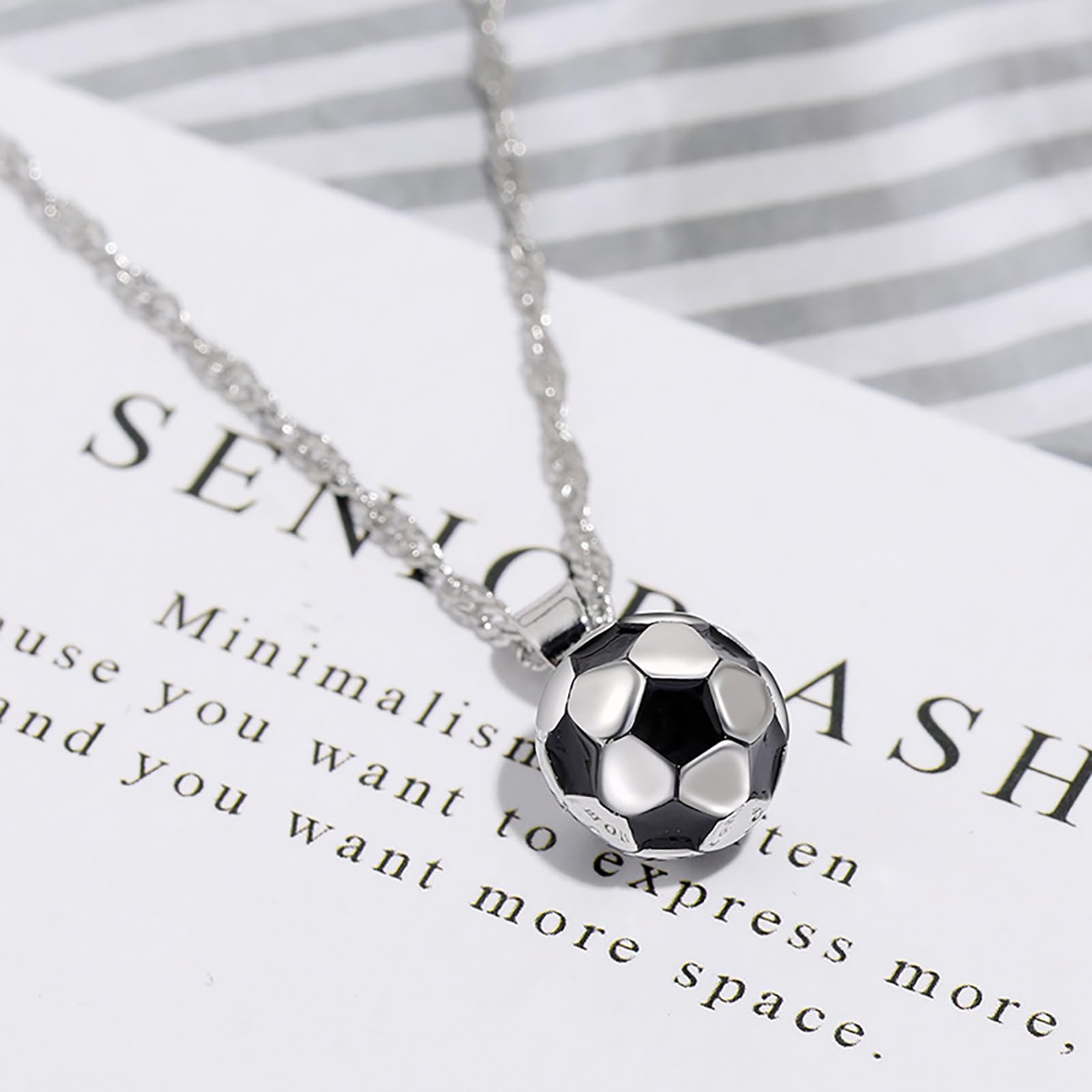 Collier avec pendentif en forme de football, en acier inoxydable, cadeau de football, pour garçons, filles, enfants, hommes, femmes, bijoux unisexes pour Noël, 55 cm