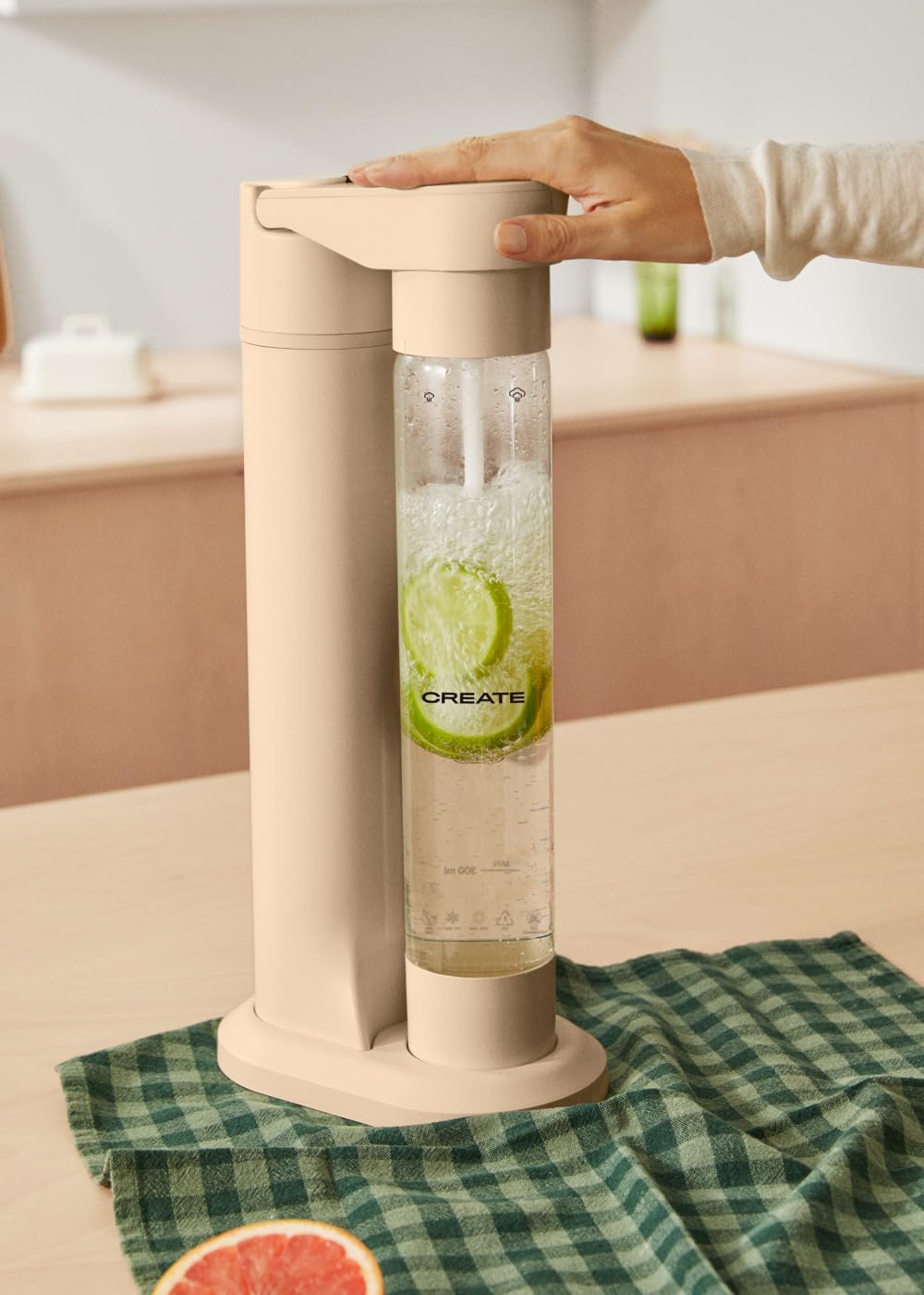 CREATE/SODA MAKER STUDIO/Machine pour faire de l’eau gazeuse 1L sable/Ne comprend pas de cylindres de CO₂, carbonation en 4 étapes, bouteille sans BPA, sans prise électrique