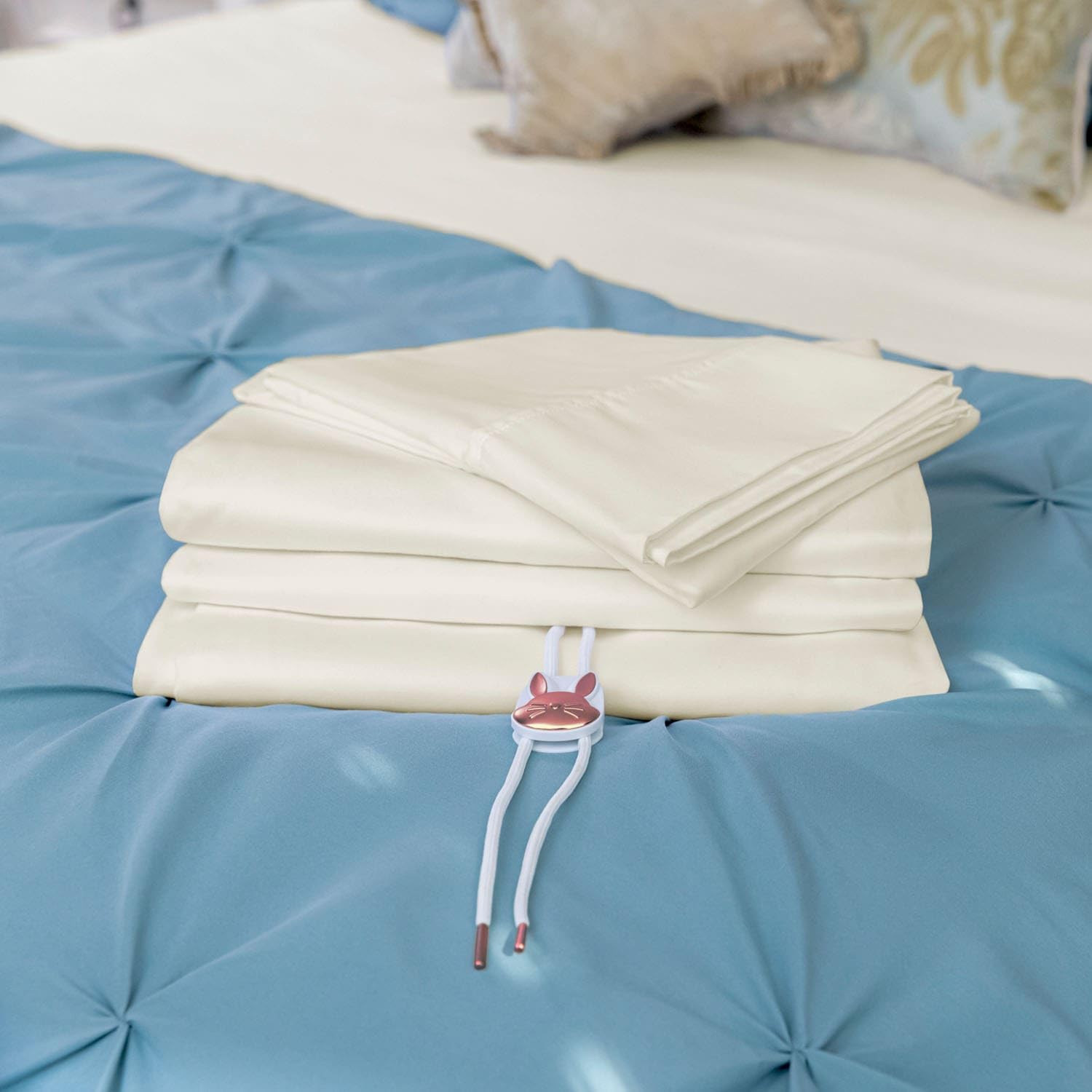 Bed Bunny Queen Locking Fitted Bed Sheet Set (4 Pcs), Stays On & Won’t Slip Off, Built-in StayFit Compression System Hugs Mattresses, AS SEEN ON TV Wrinkle & Stain Resistant CopperSoft™ Fabric (Cream