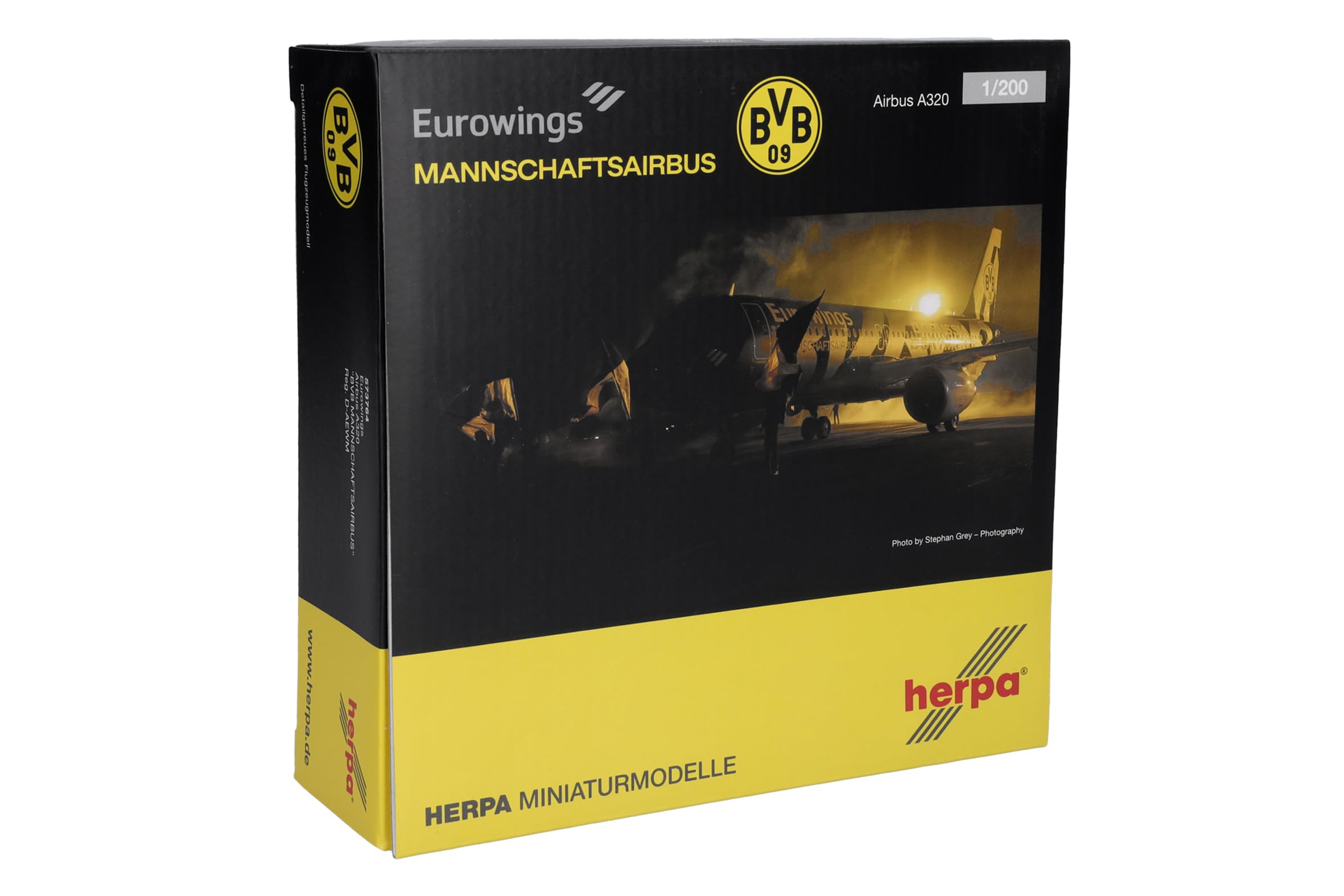 Herpa modello di aereo Eurowings Airbus A320 "BVB Mannschaftsairbus" (2025), in scala 1:200, modello di aereo, pezzo da collezione, miniatura deco, statuetta con supporto in metallo