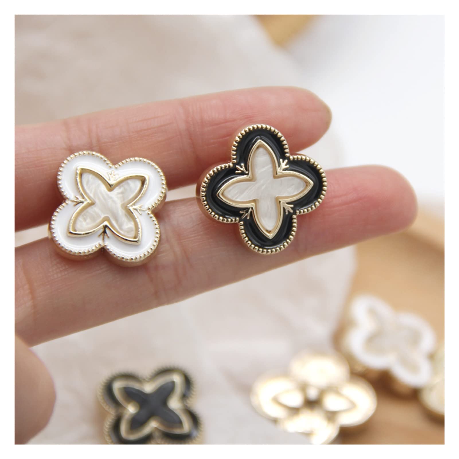 Modny metalowy guzik do ubrań, 6 sztuk Vintage Flower Gold do szycia metalowe guziki na ubrania damskie swetry kardigan dekoracyjne ręcznie robione DIY(Gold)