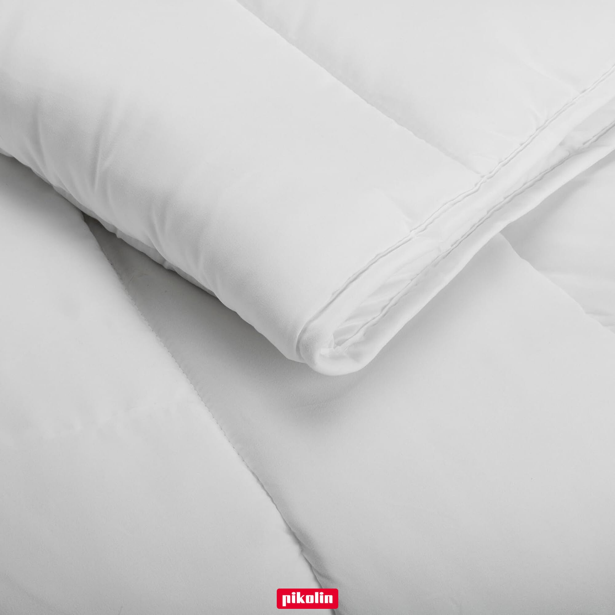 PIKOLIN Bettdecke 200 x 200 cm. Winter-Steppdecke mit 300g Aloe Vera Faserfüllung, Hautfreundlich und Atmungsaktiv, Für Sensible Haut, Hochwertige Schlafdecke, Hypoallergen