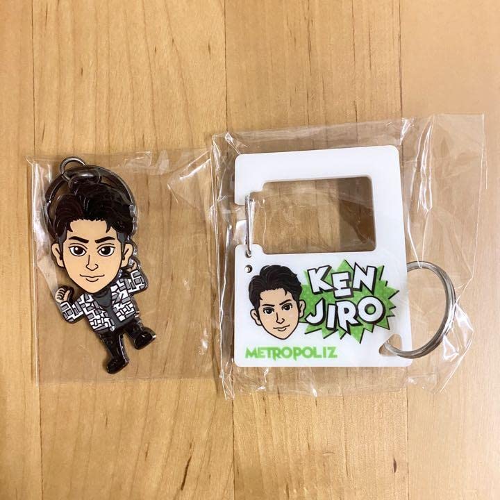 Amazon.co.jp: 三代目 METROPOLIZ 首振り カラビナ キーホルダー 山下 