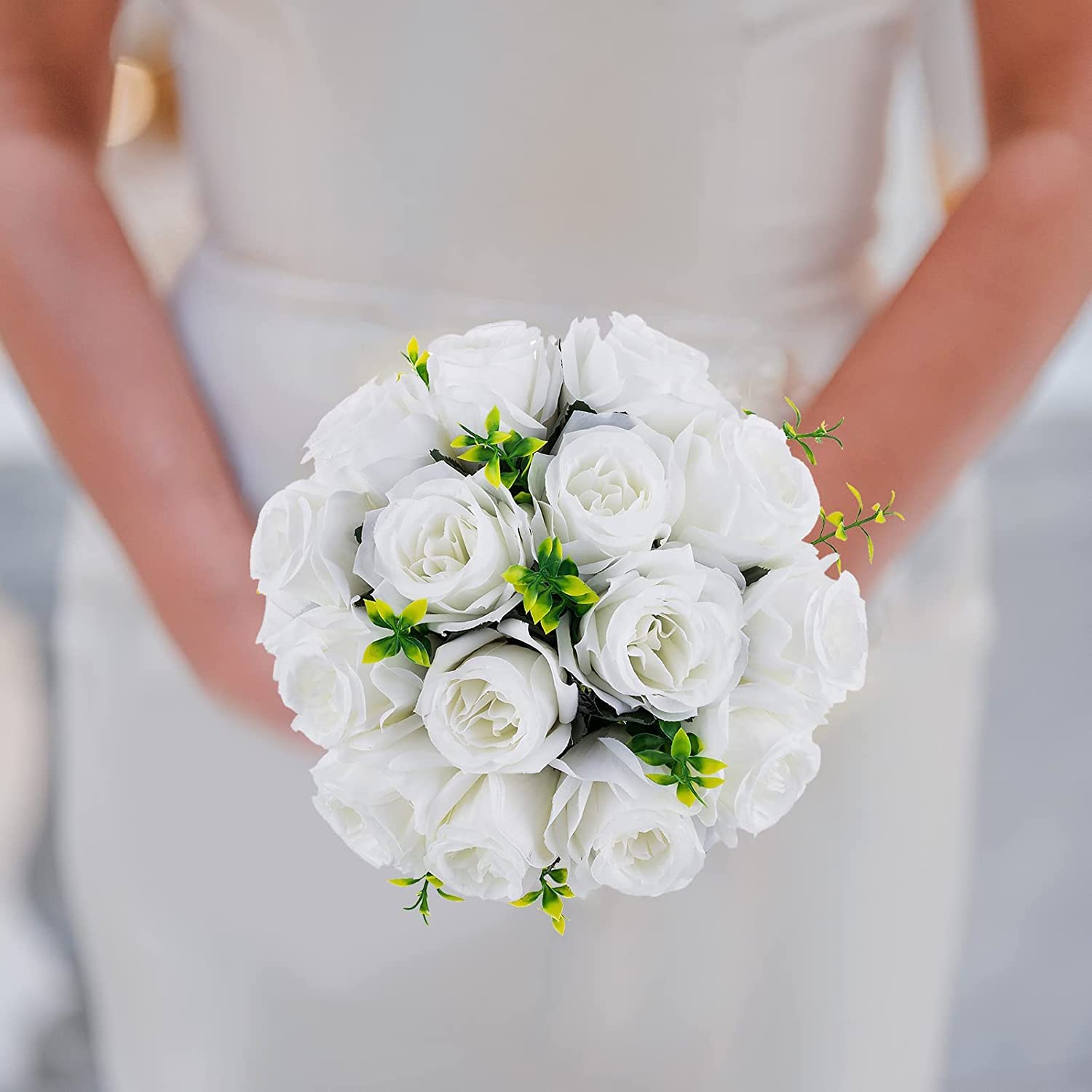 Amazon｜XNHAFW ホワイト ローズ ブライダル ブーケ: 15 本の造花バラ