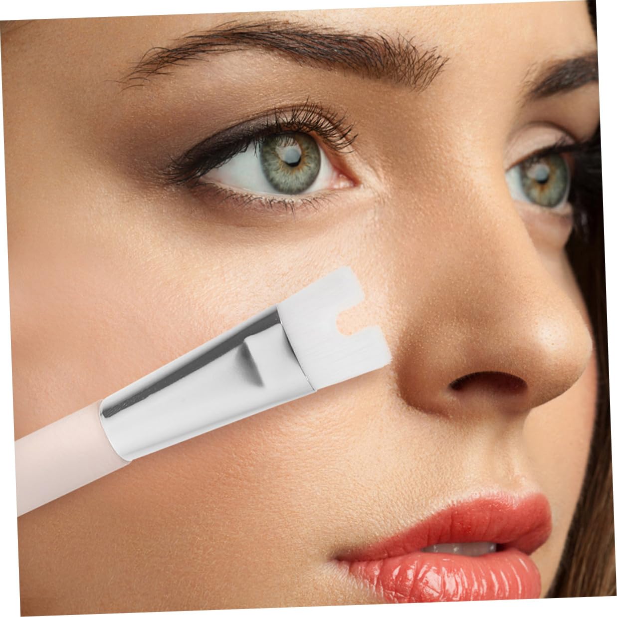 4pcs Nose Contour Makeup Brushes Portable Face Brushes for Women with Flat Handle Nose Makeup Tool for Precise Highlighting and Shading