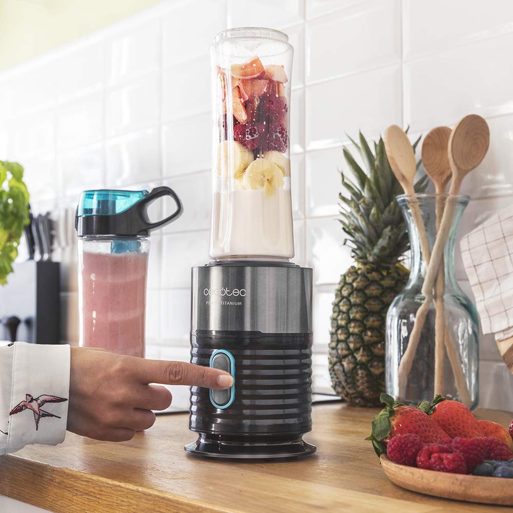 Cecotec Batidora de Vaso Individual Power Titanium 650 Fresh&Go INOX. Potencia 650 W,Cuchillas con Recubrimiento de Titanio Negro, 2 Tubos refrigeradores, 2 Vasos portátiles, Molinillo