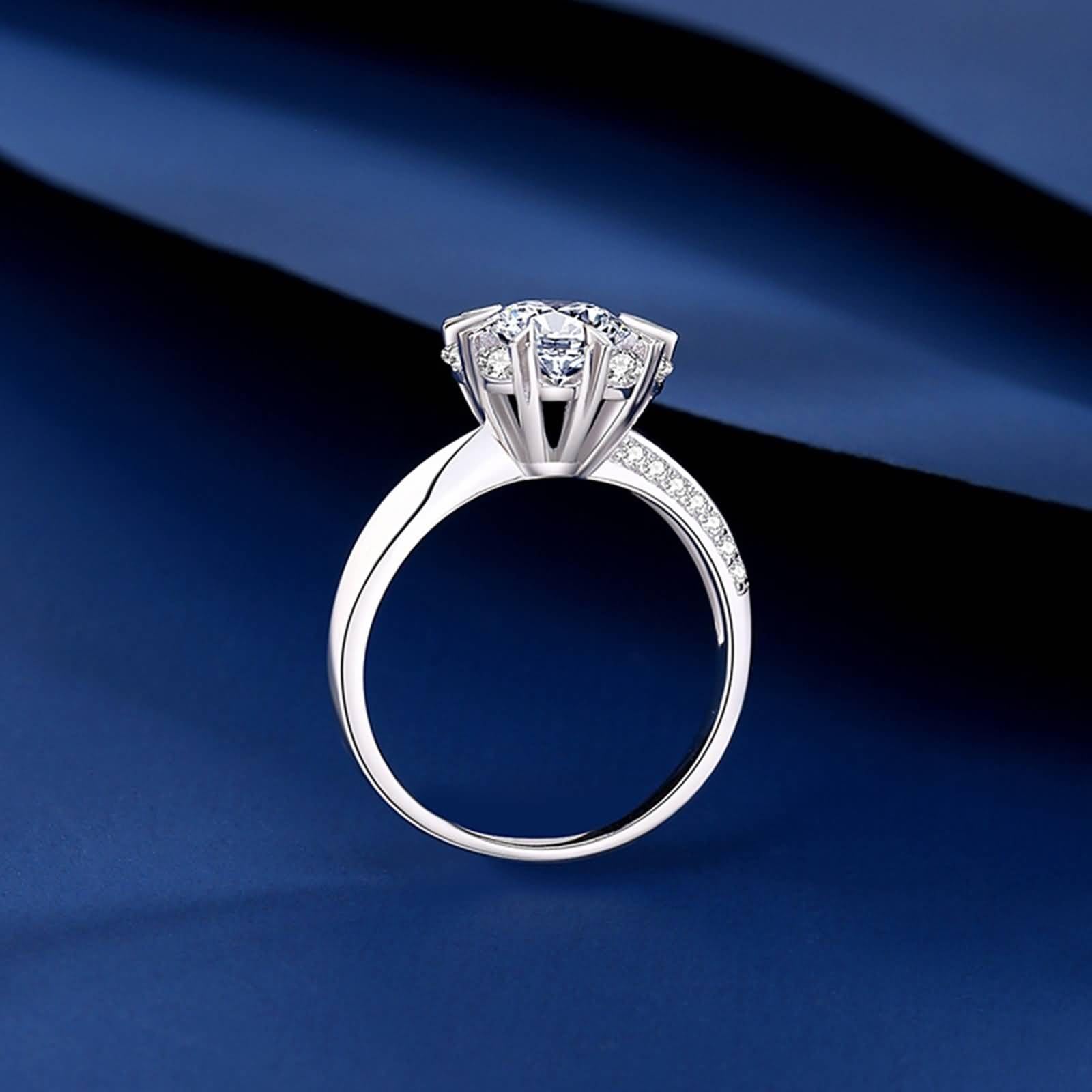 Anello di fidanzamento da donna, delicato e sottile, elegante anello con fiore di moissanite rotondo 1 carati, in argento bianco 18 carati, misura 47 (15,0)