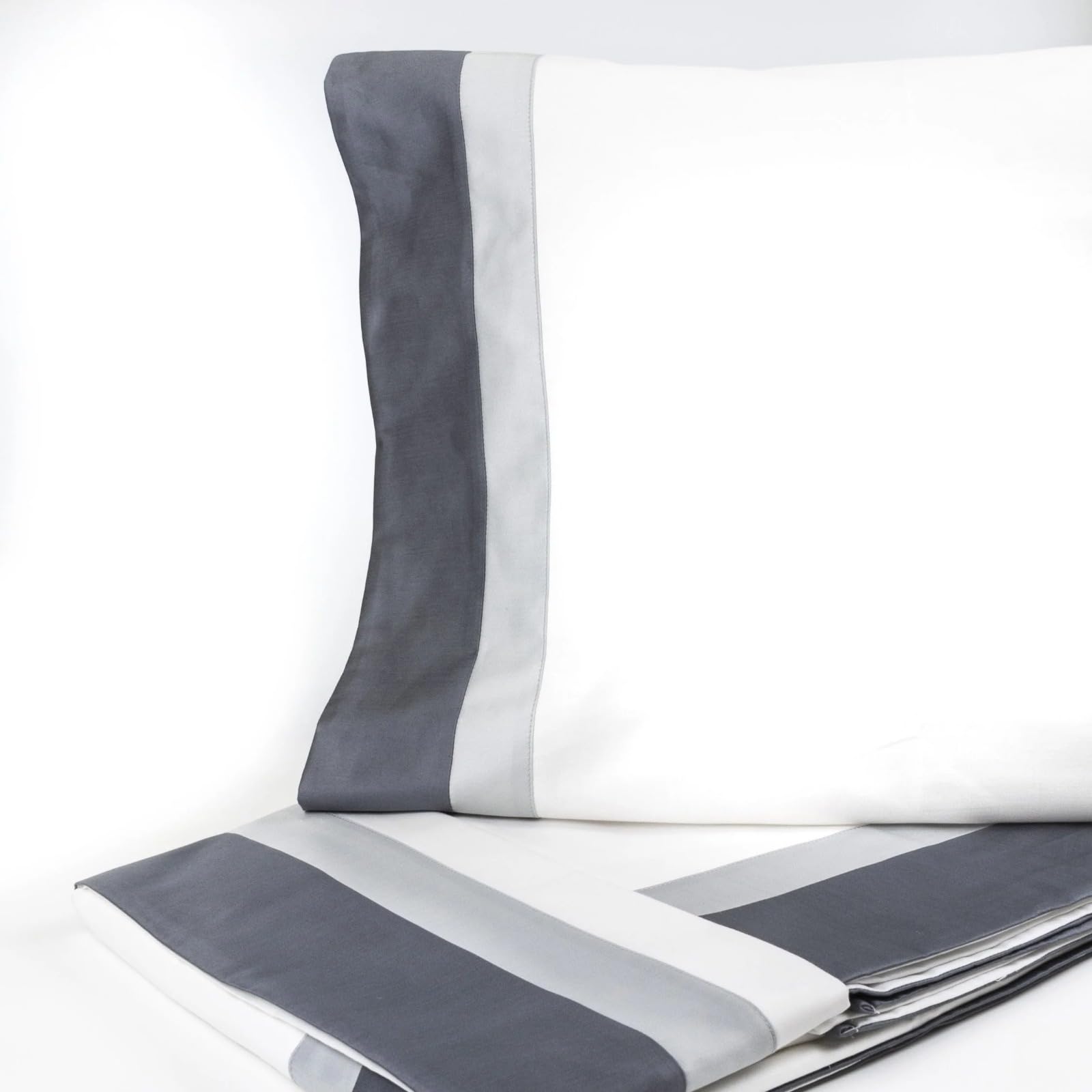 Generico Set Completo Lenzuola Raso - Lenzuola Matrimoniali Maxi - Parure di Lenzuolo Sopra più Lenzuolo Sotto con Angoli e Federe Coordinate - Tessuto Effetto Soft Touch - Grigio