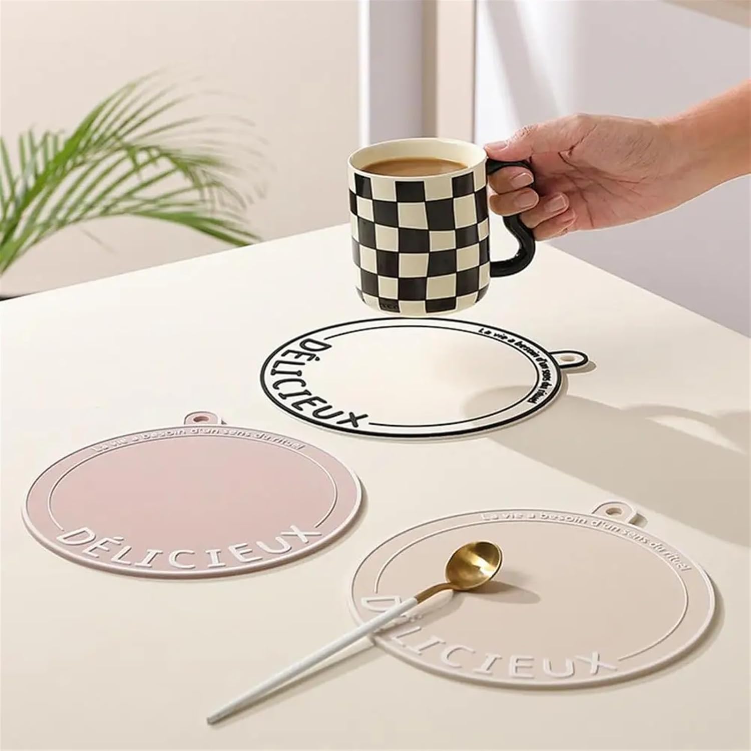 Round Heat- Tea Coaster with Handle Warm Color Thickened Cup Pad Romantic French Placemat for Bowls Plates (Color : Khaki)