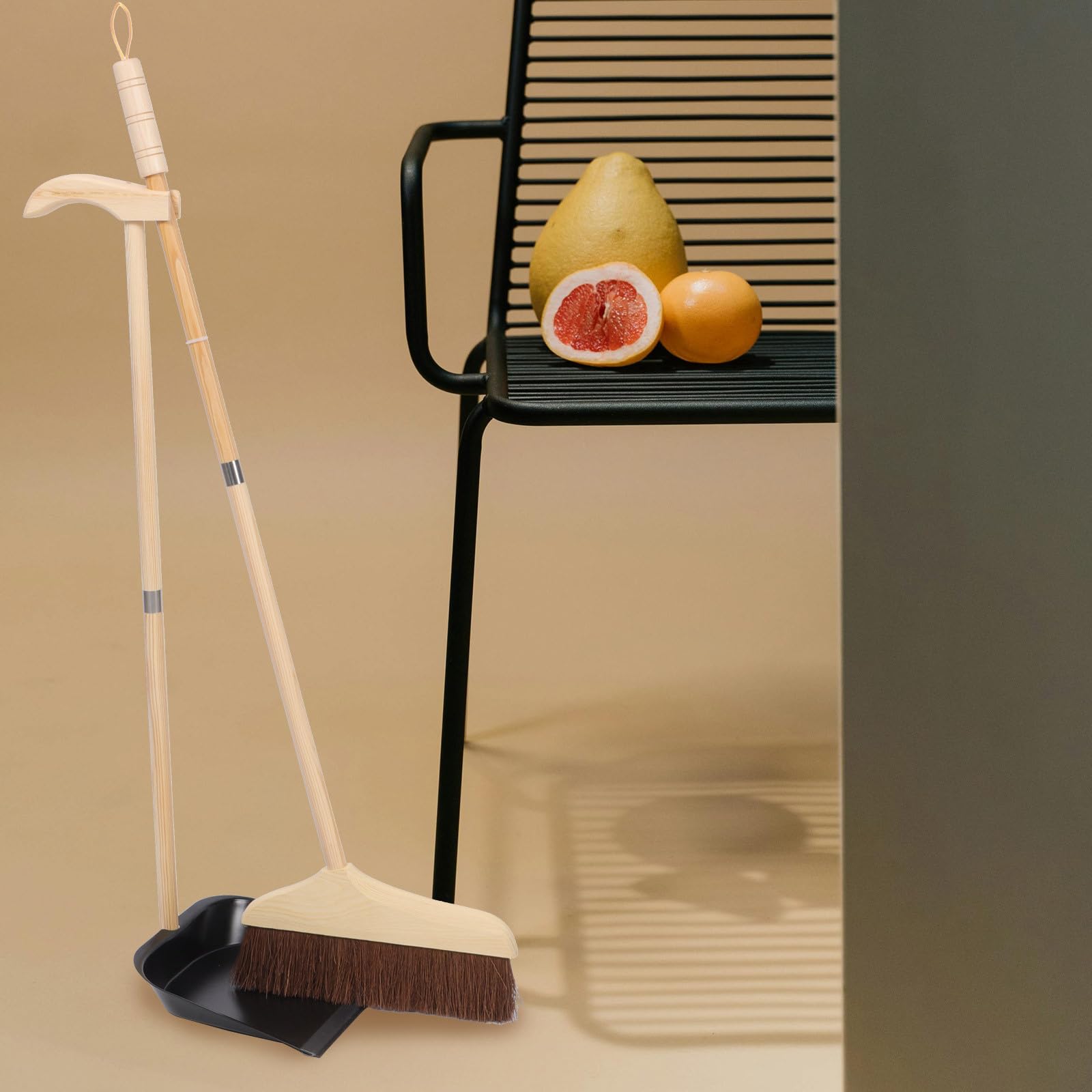 Didiseaon Juego de Escoba y Recogedor de Madera Fibras de Palma y Mango Ergonómico para Limpieza Eficaz Hogar y Ahorro