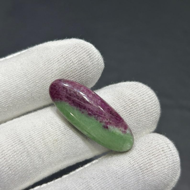 Création bijoux unique avec ce cabochon rubis zoïsite naturel 32x12mm - 5