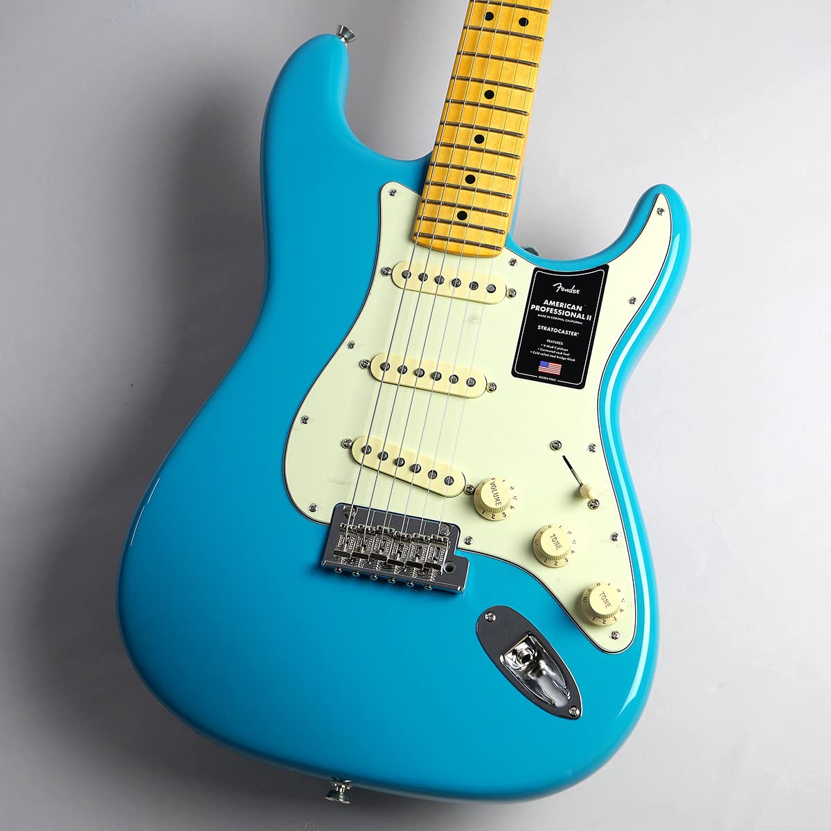 Amazon | Fender American Professional II Stratocaster Maple Miami