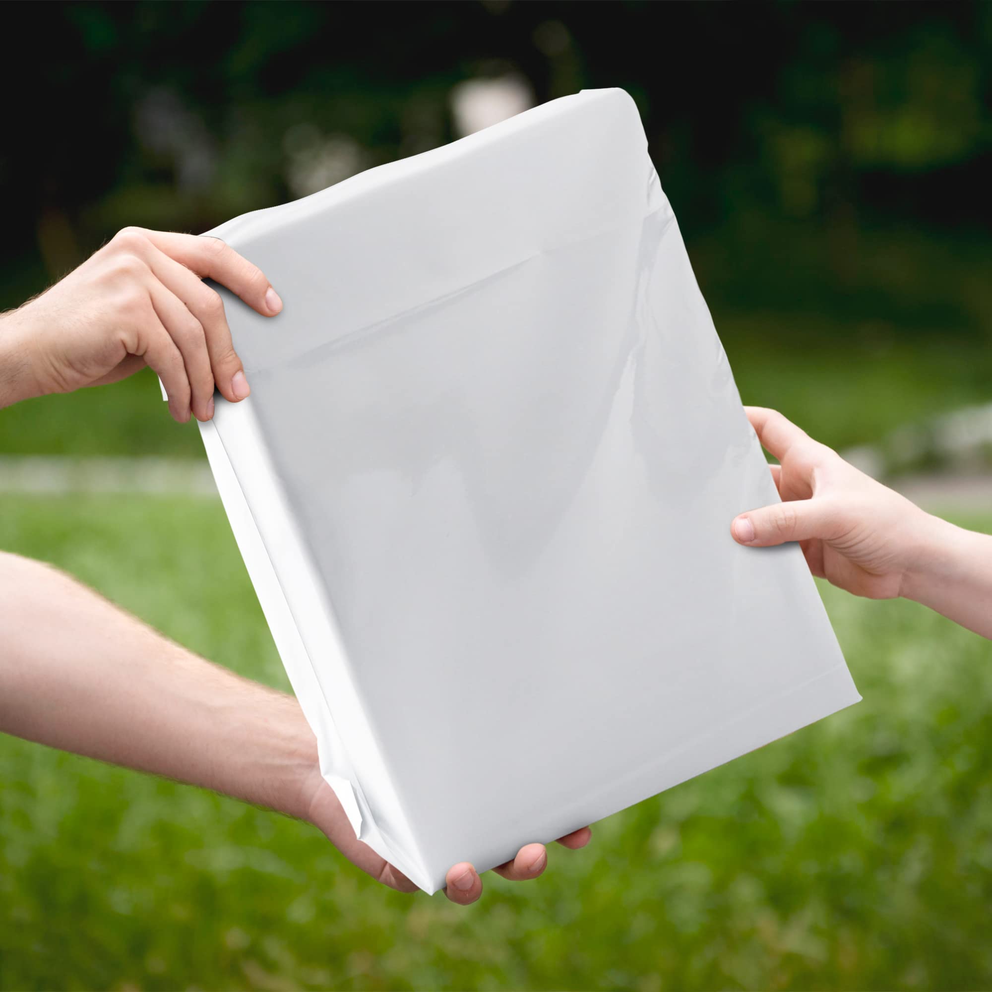 MedicalMartByMail 15x20x4 Poly Shipping Bags – Expansion Mailers, 4" Gusset, 100/Case, White/Grey